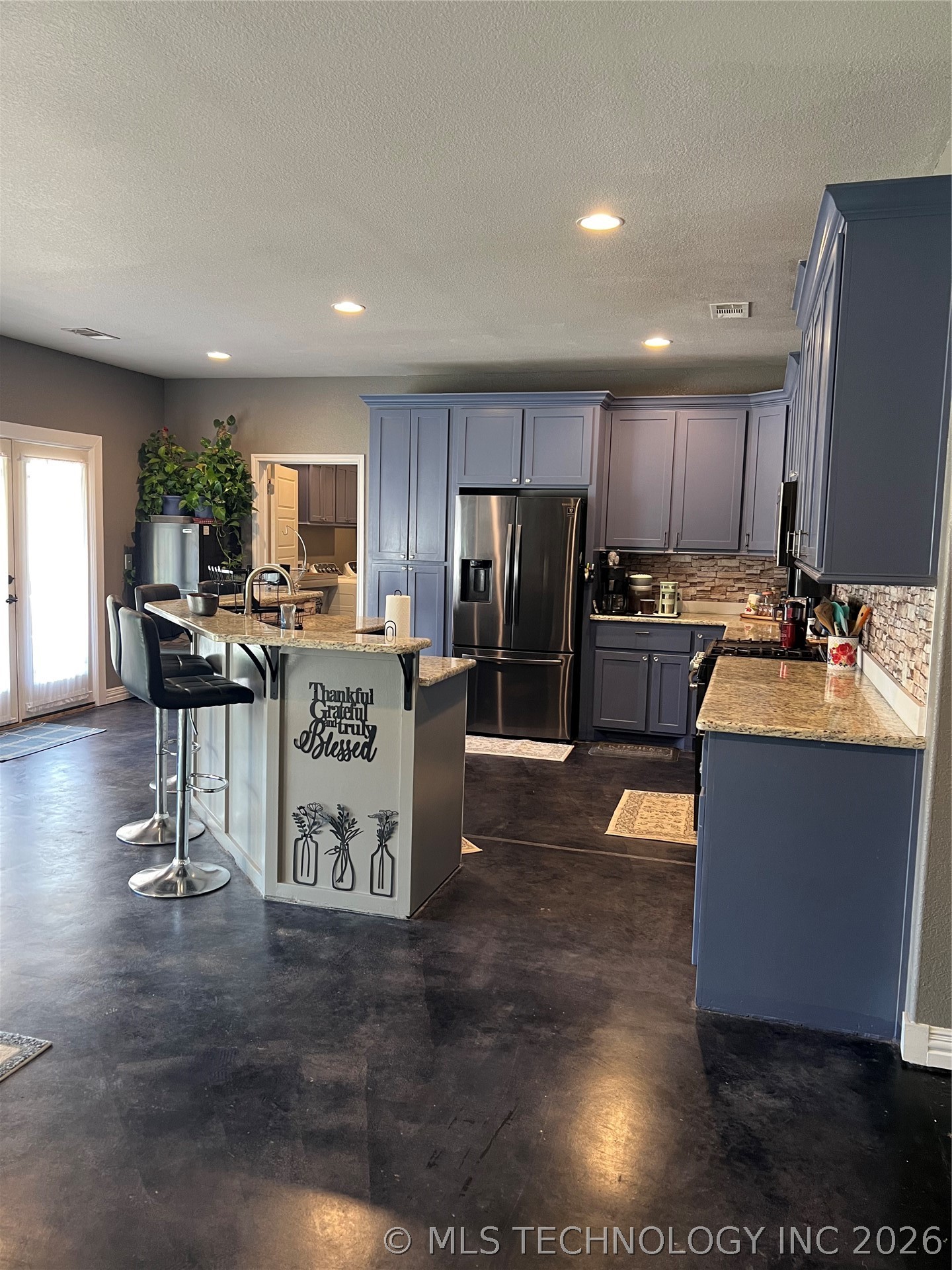 1091 N 4285 Property Photo 6