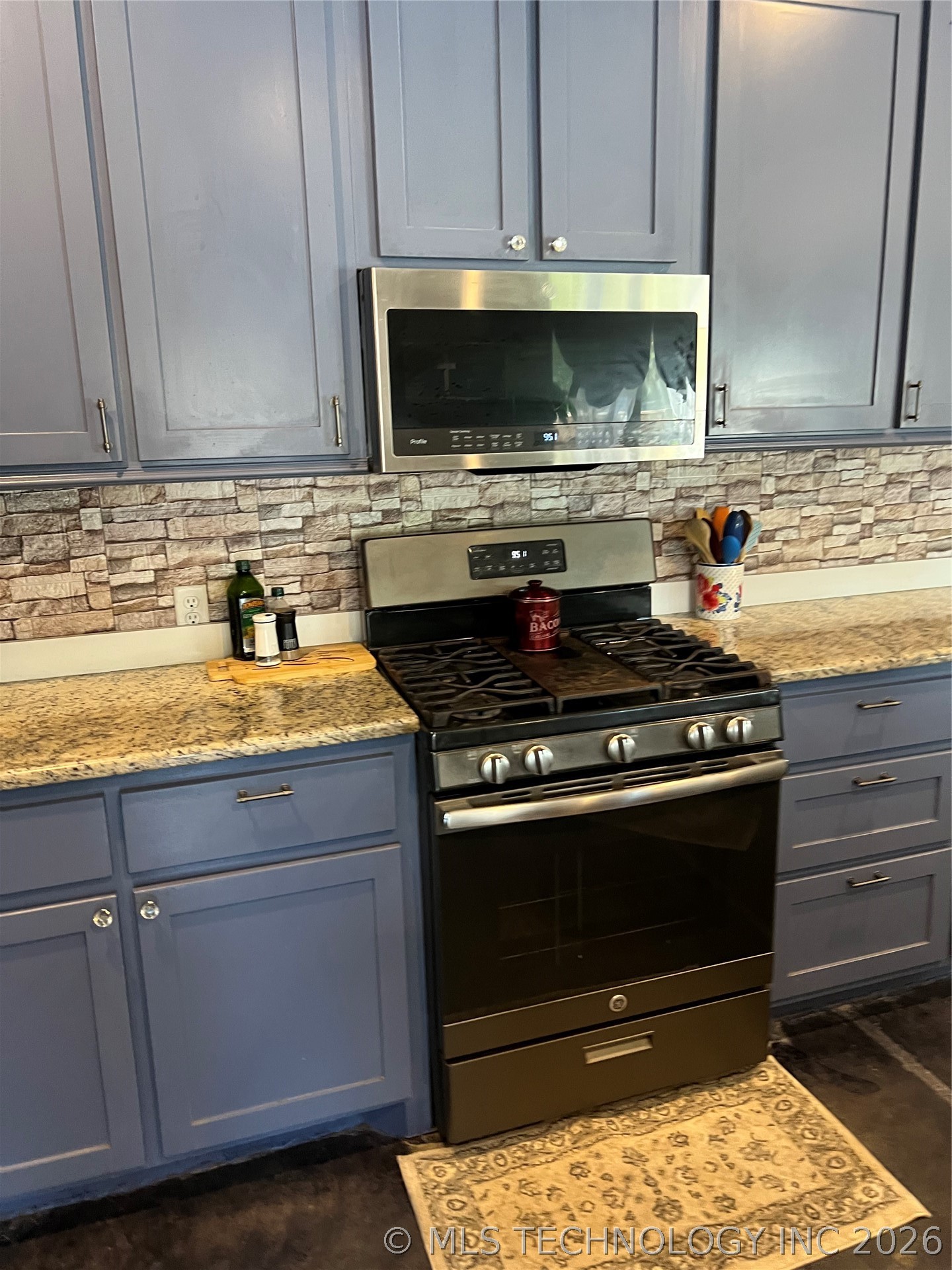 1091 N 4285 Property Photo 13