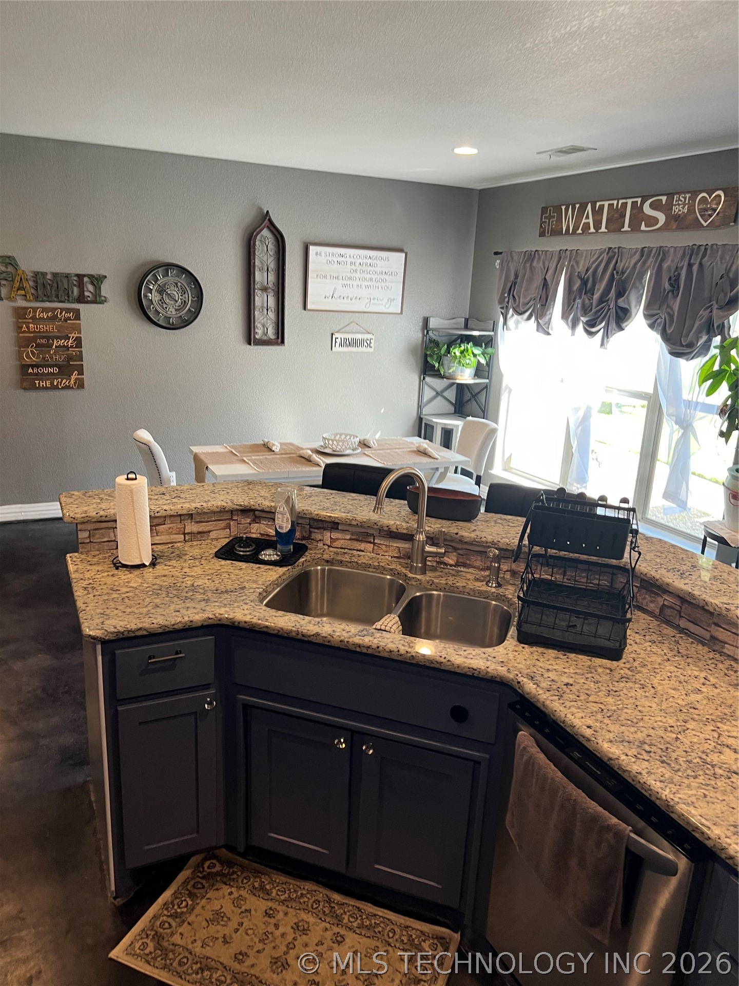 1091 N 4285 Property Photo 14