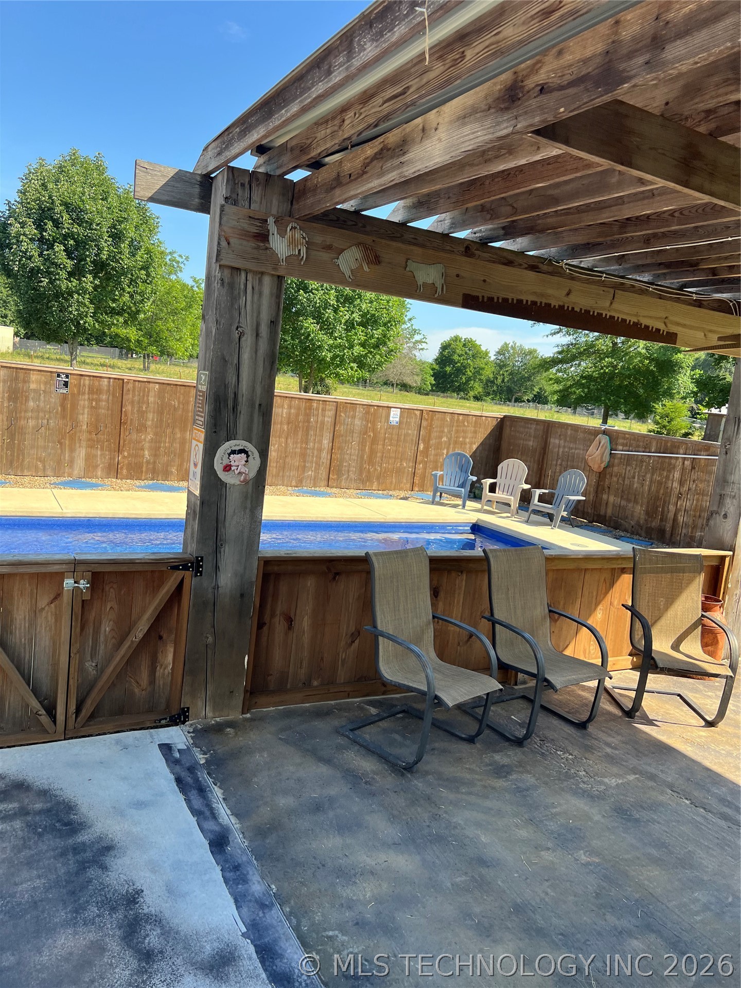 1091 N 4285 Property Photo 28