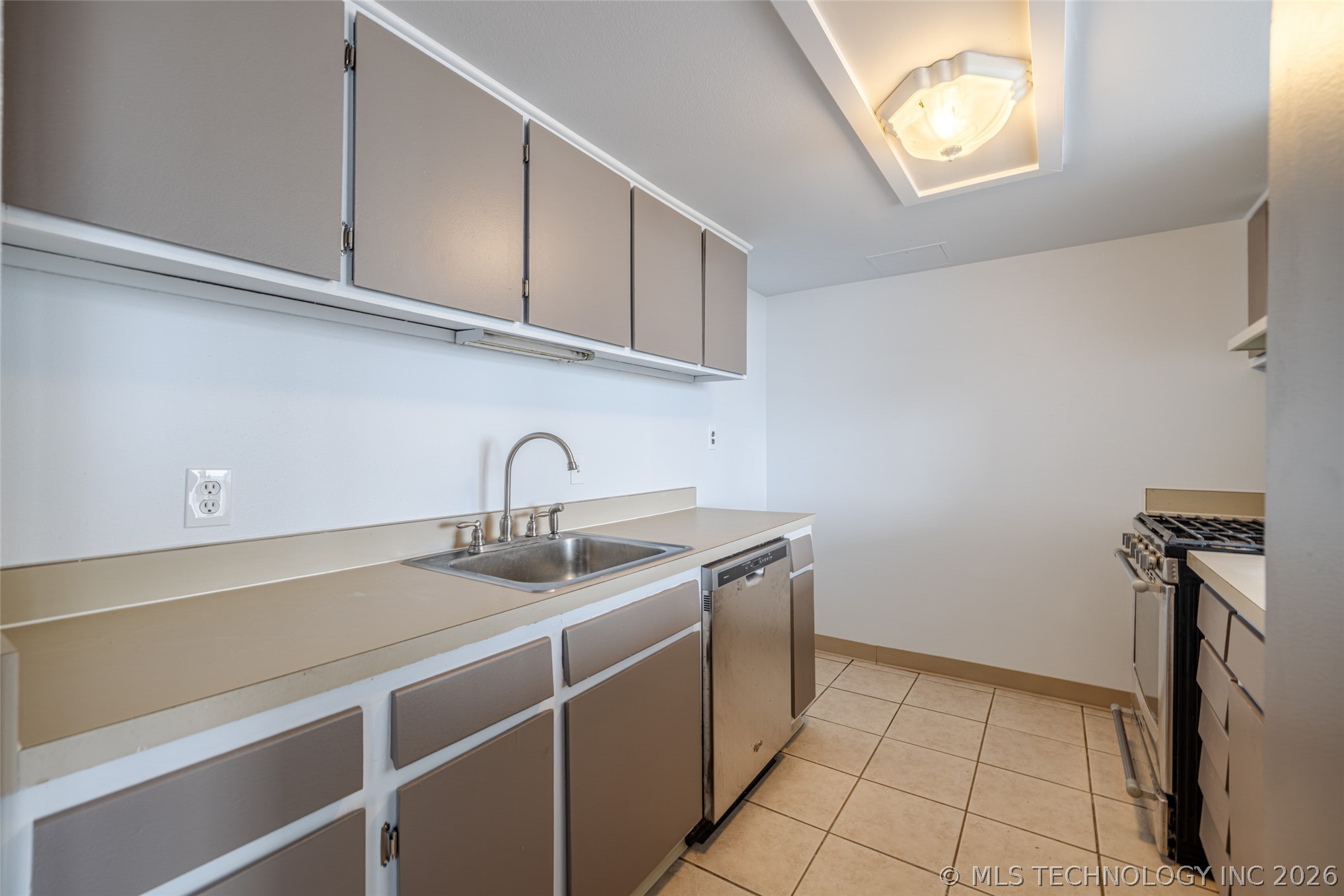 410 W 7th Street 1729 Property Photo 8