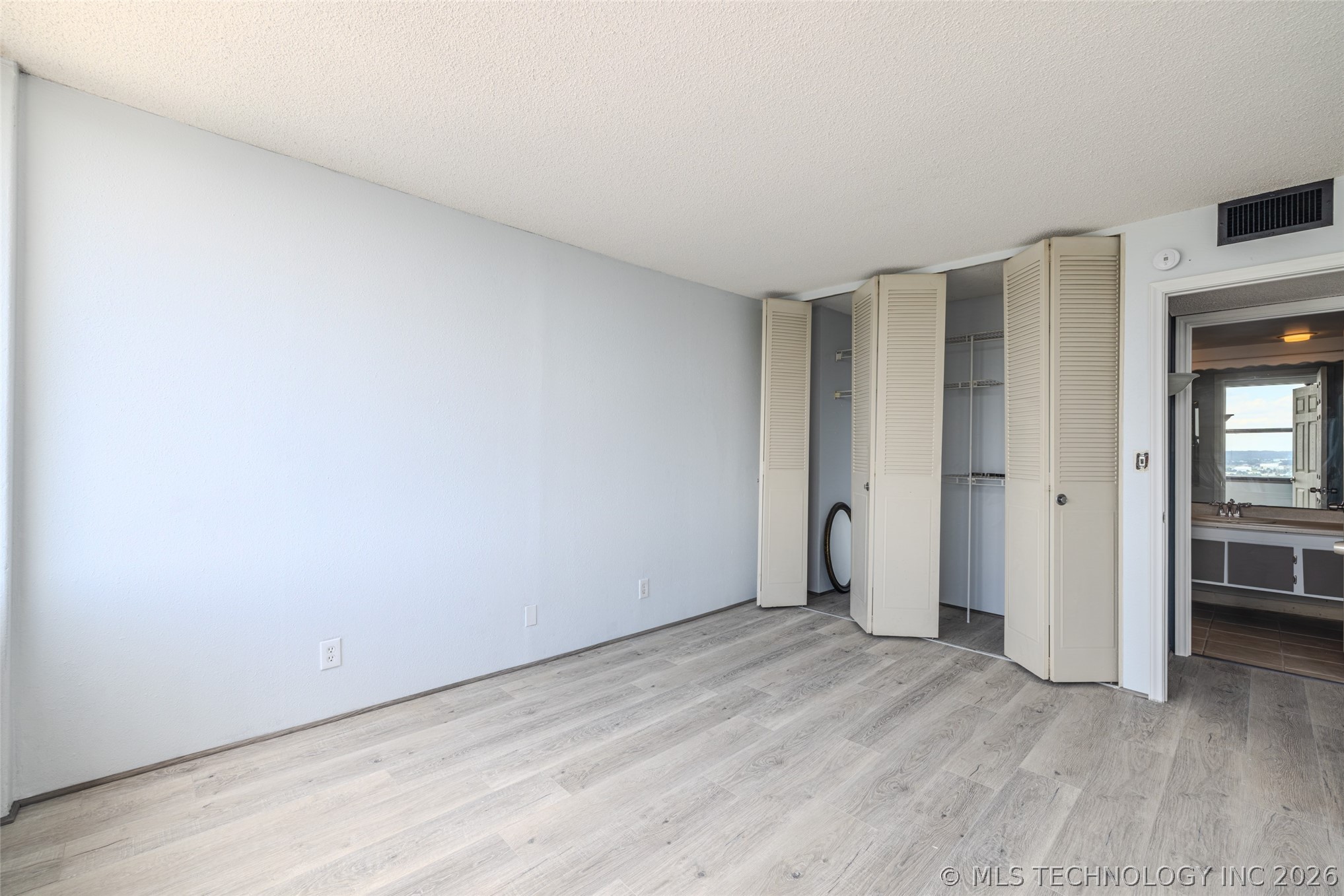410 W 7th Street 1729 Property Photo 16