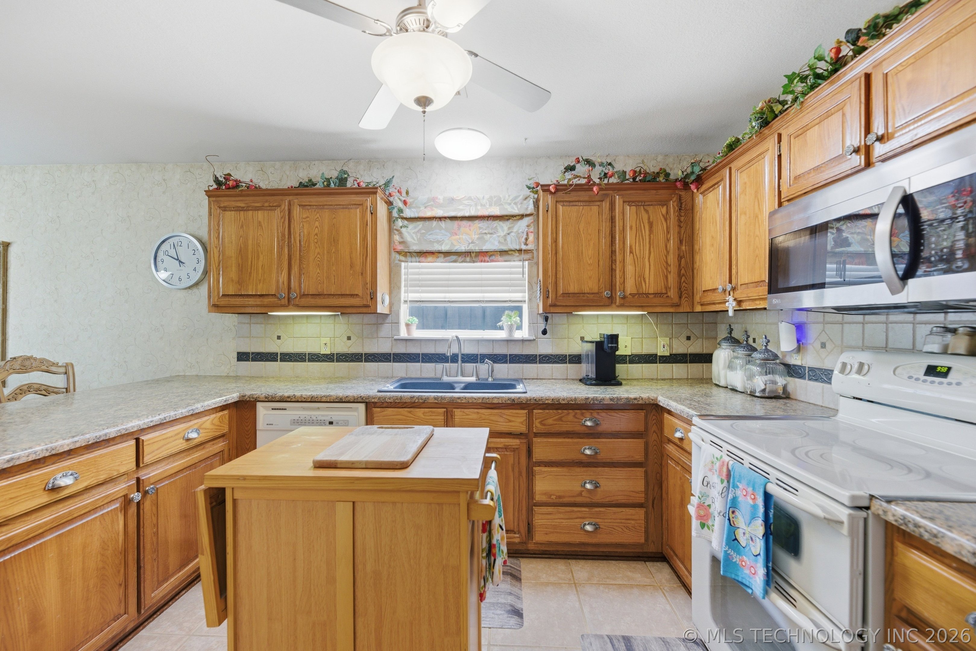 1085 E 138th Street Property Photo 12