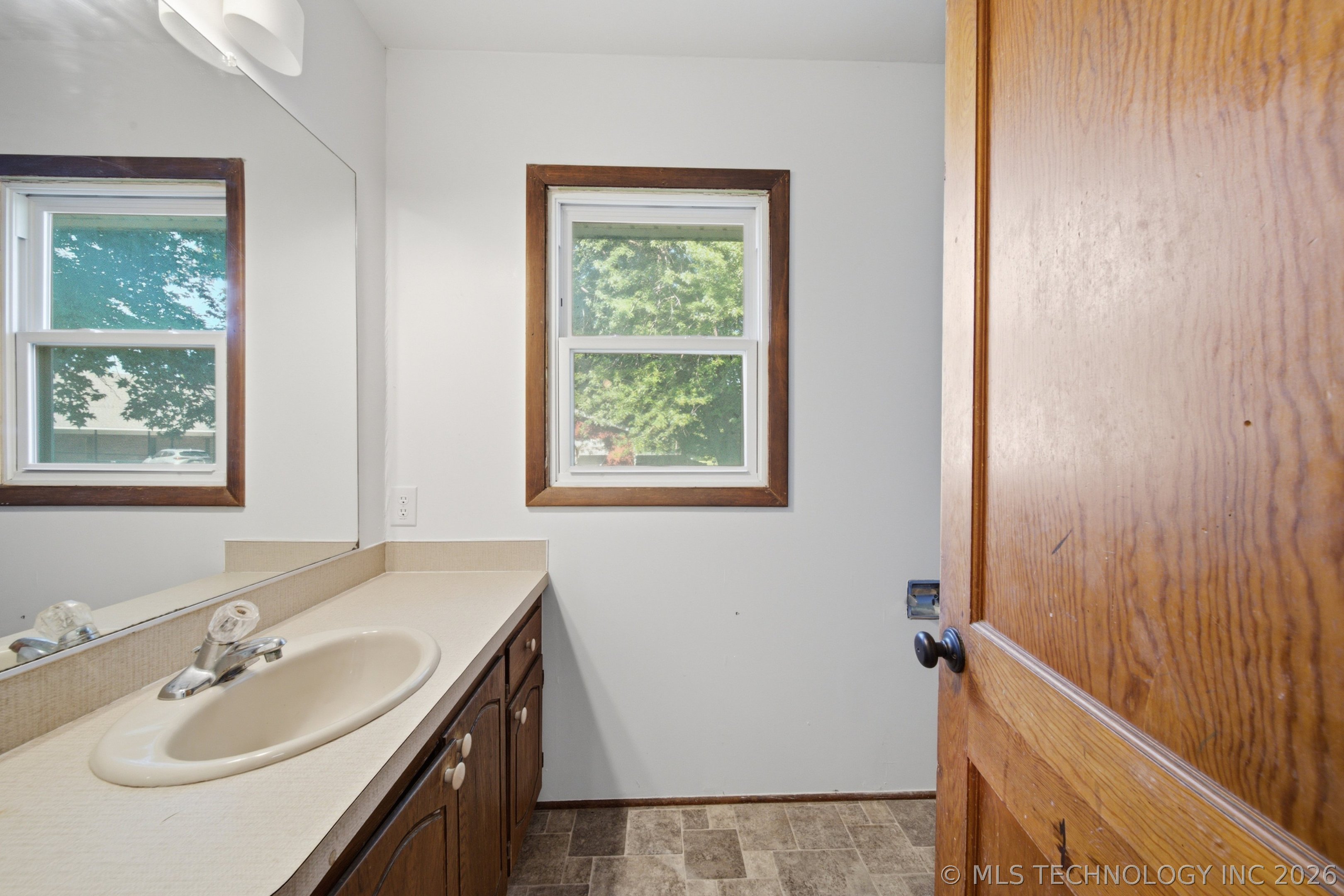 401 E Main Street Property Photo 17