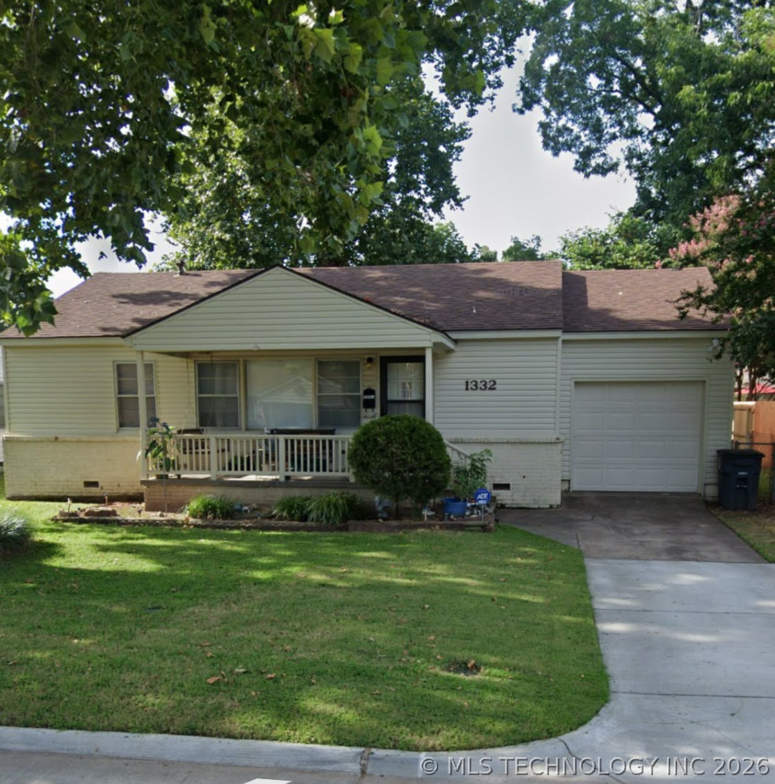 1332 E 45th Place Property Photo 1