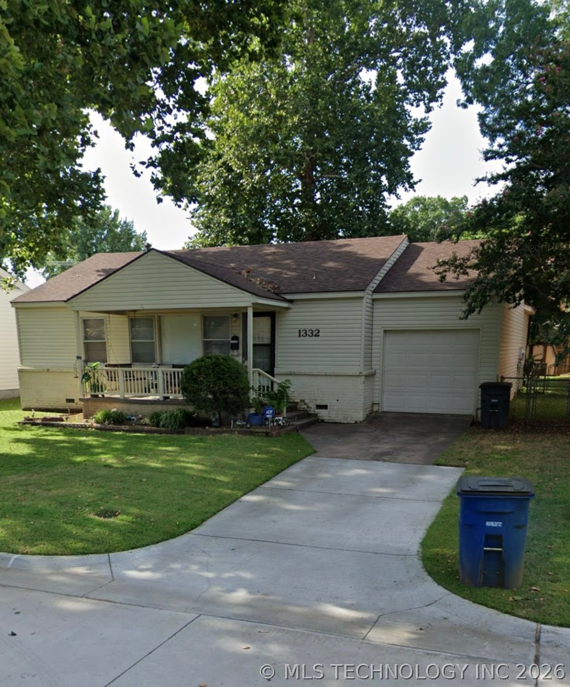 1332 E 45th Place Property Photo 2