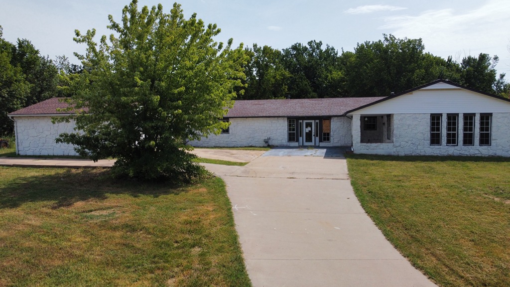 156 County Road 3237 Property Photo 8