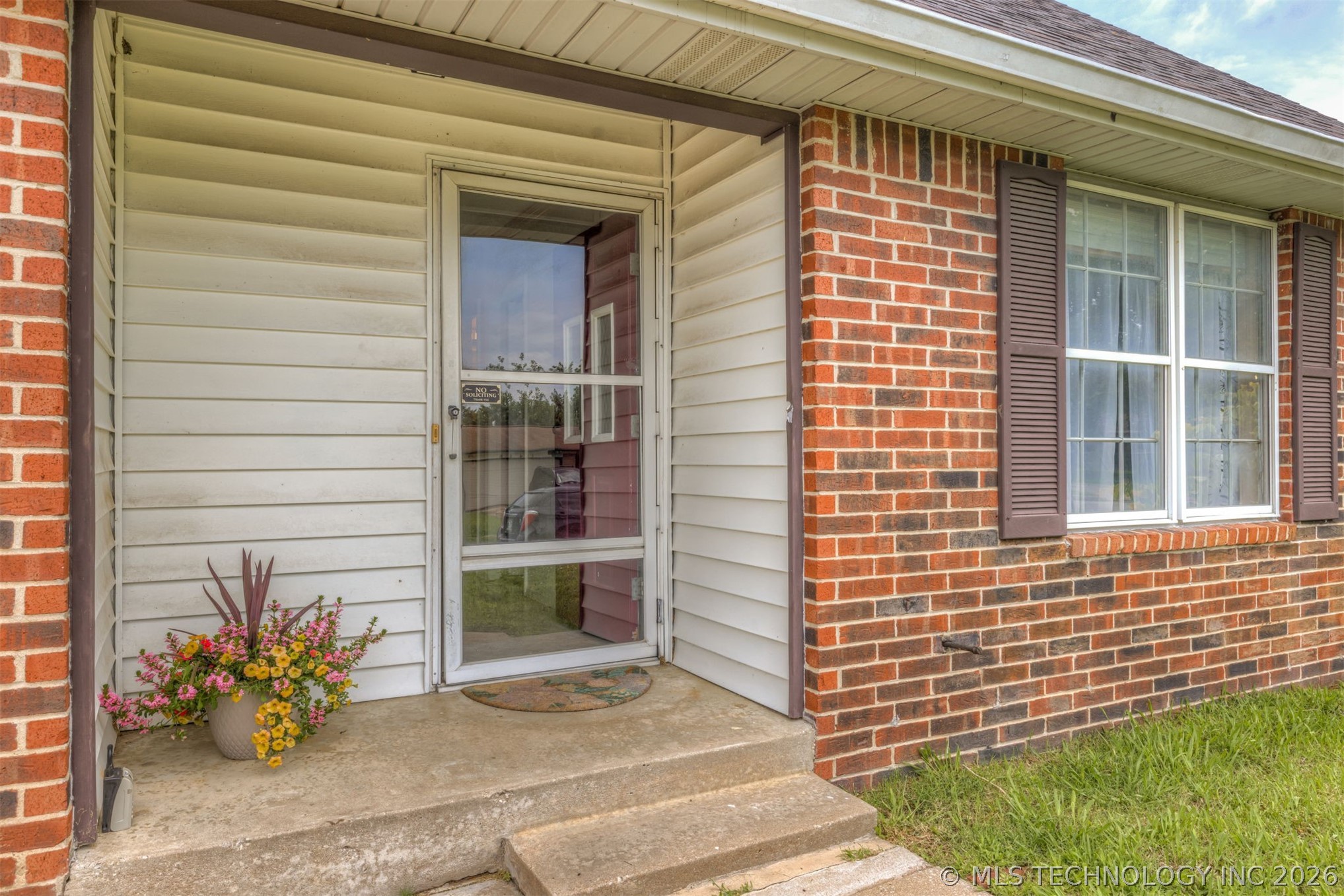 11411 E 37th Place Property Photo 3