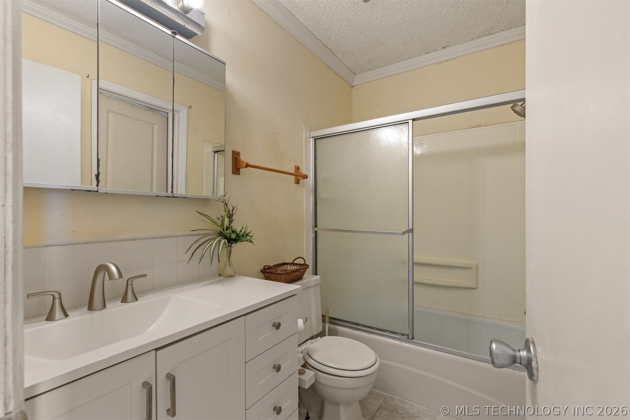11411 E 37th Place Property Photo 10