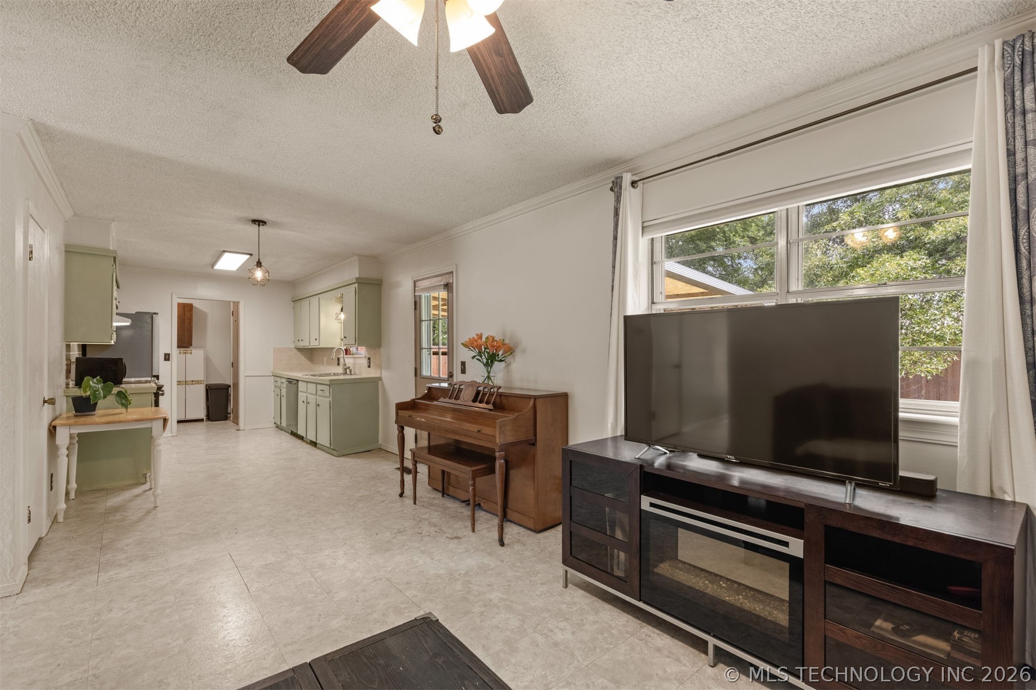 11411 E 37th Place Property Photo 14