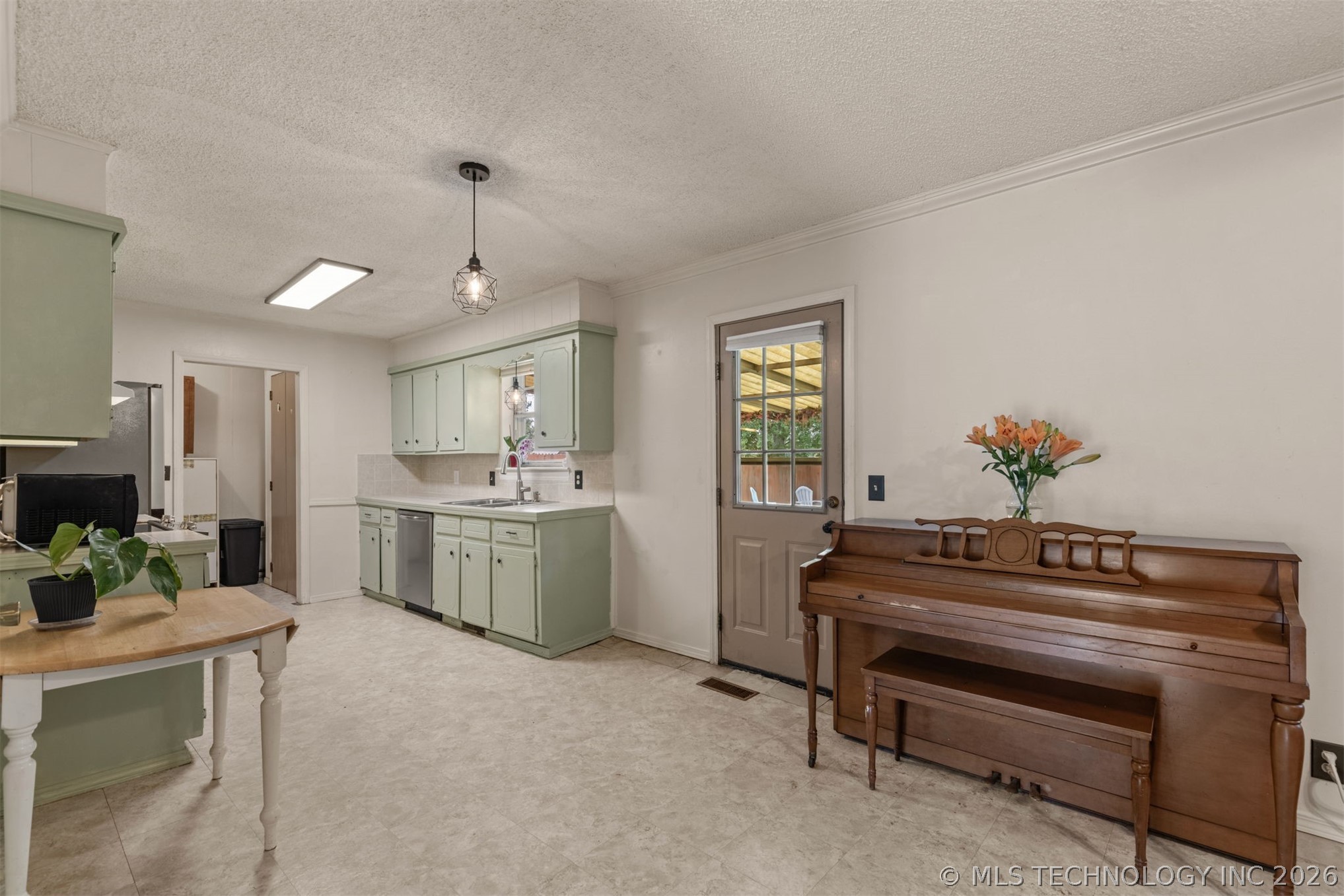 11411 E 37th Place Property Photo 15