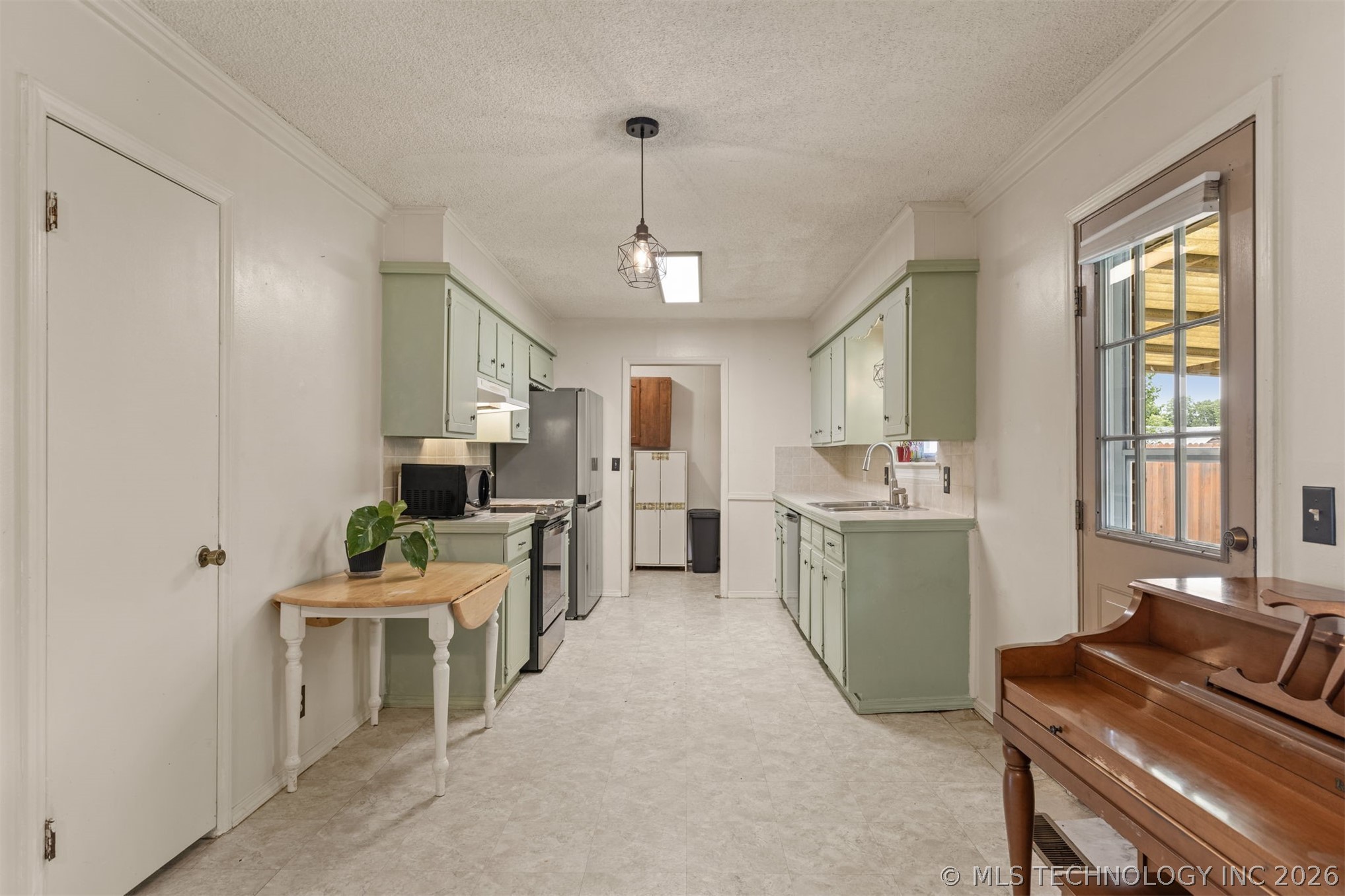 11411 E 37th Place Property Photo 16