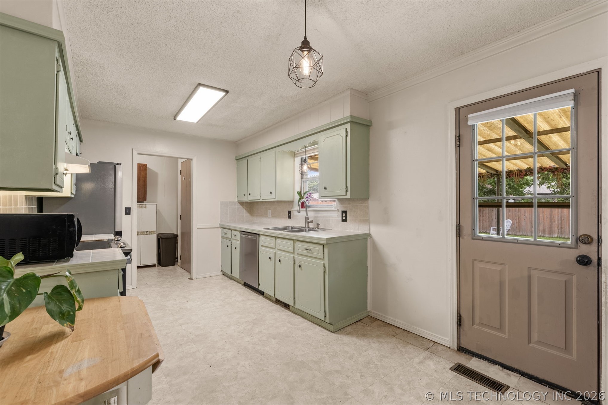 11411 E 37th Place Property Photo 17