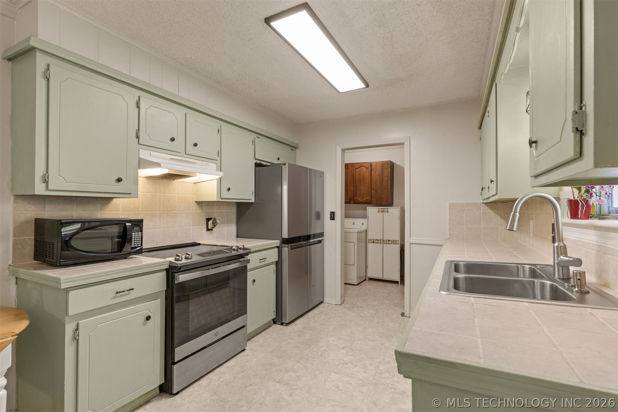 11411 E 37th Place Property Photo 18