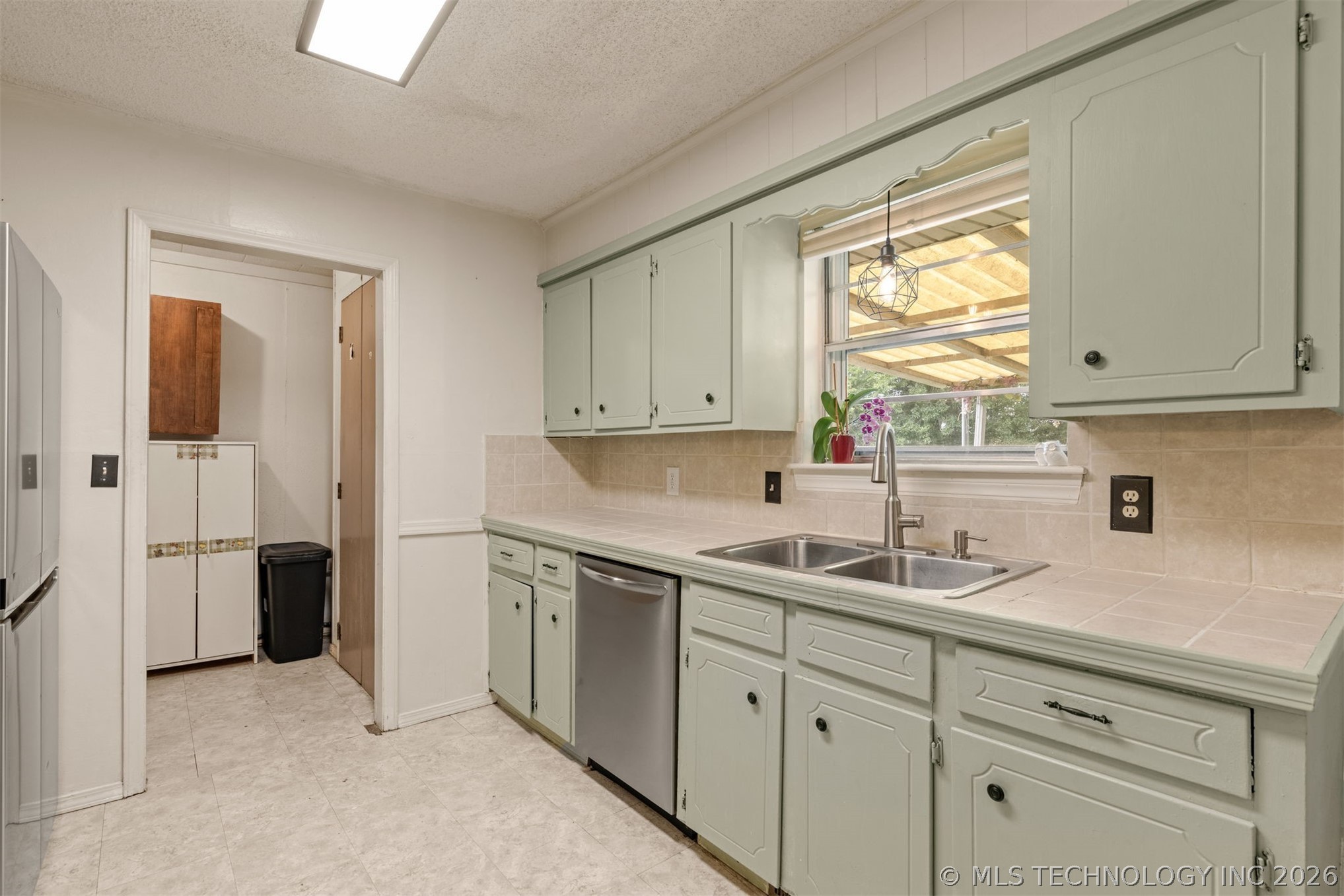 11411 E 37th Place Property Photo 19