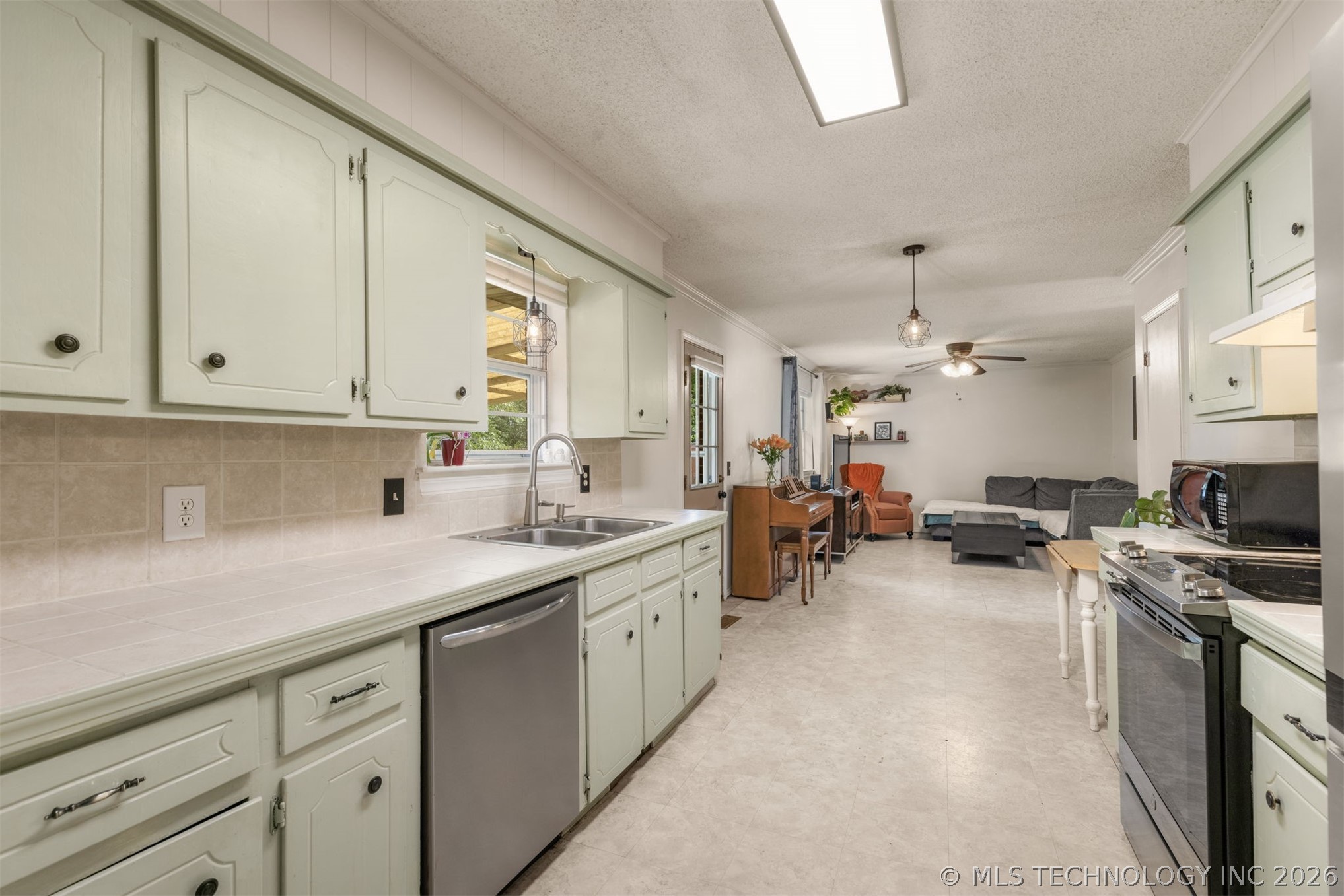 11411 E 37th Place Property Photo 20
