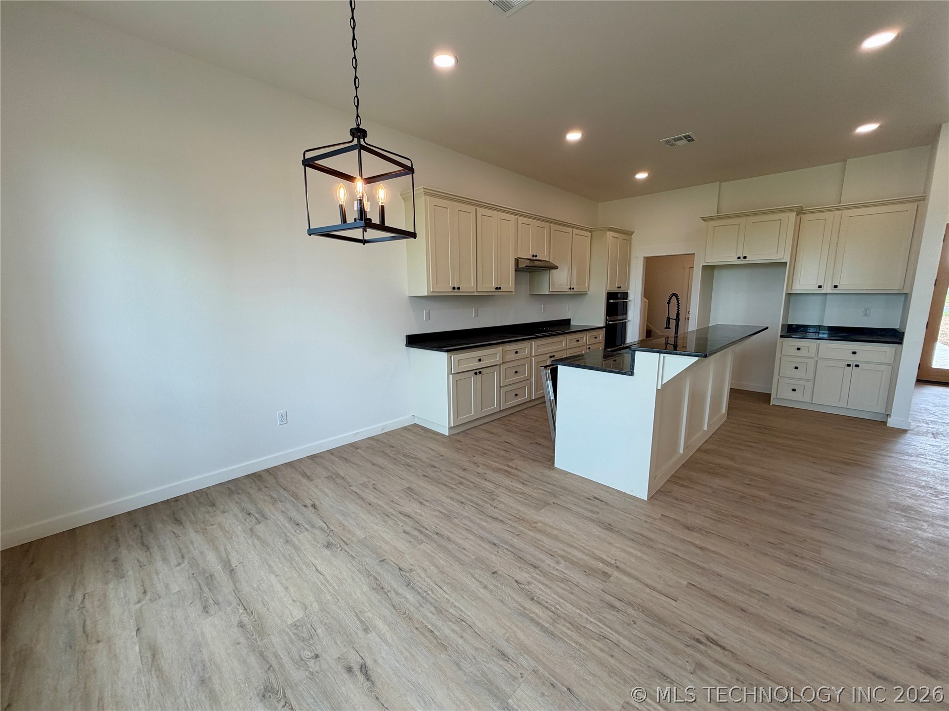 5582 S Julian Boulevard Property Photo 9