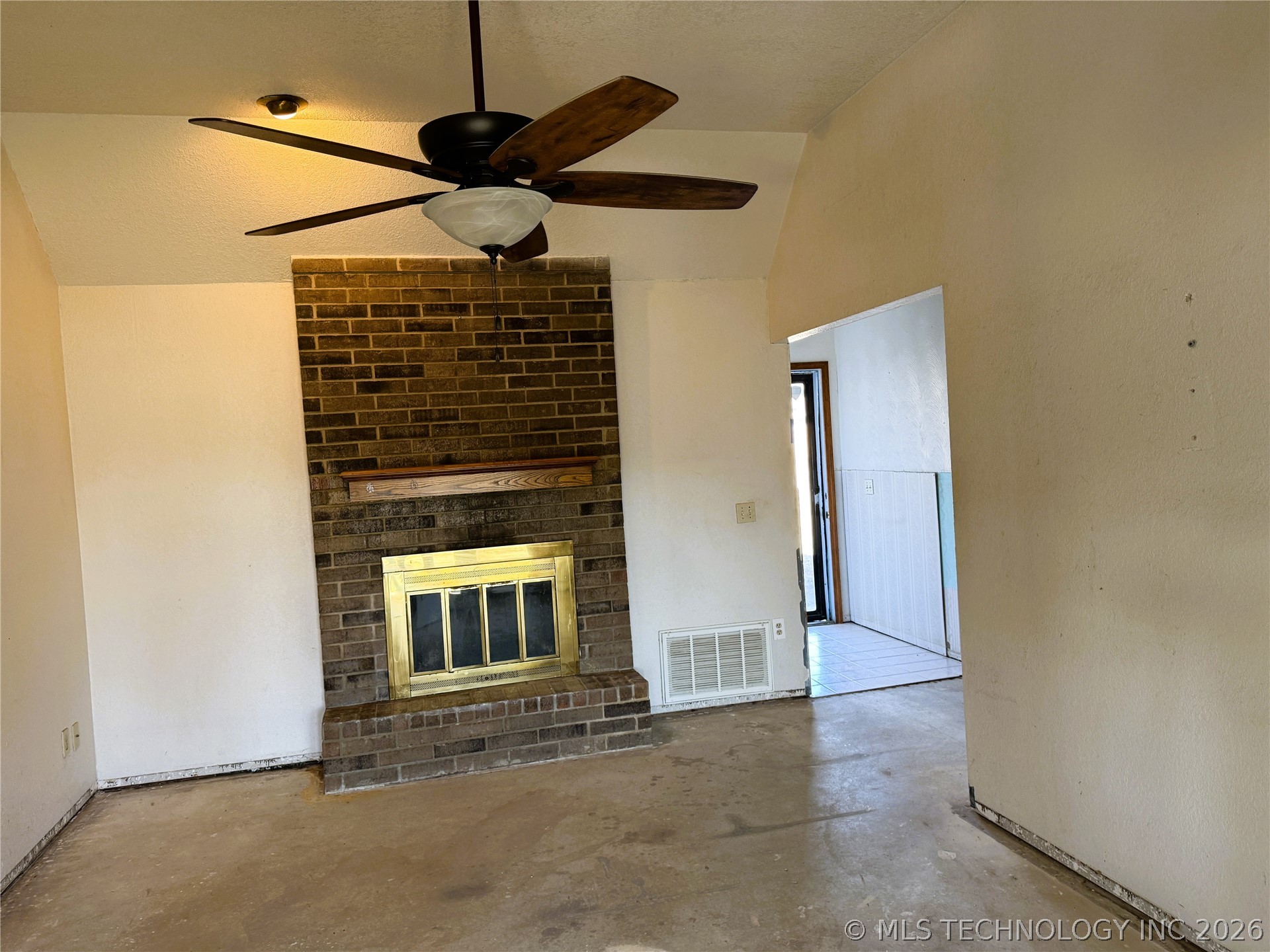 2007 Mary Avenue Property Photo 5