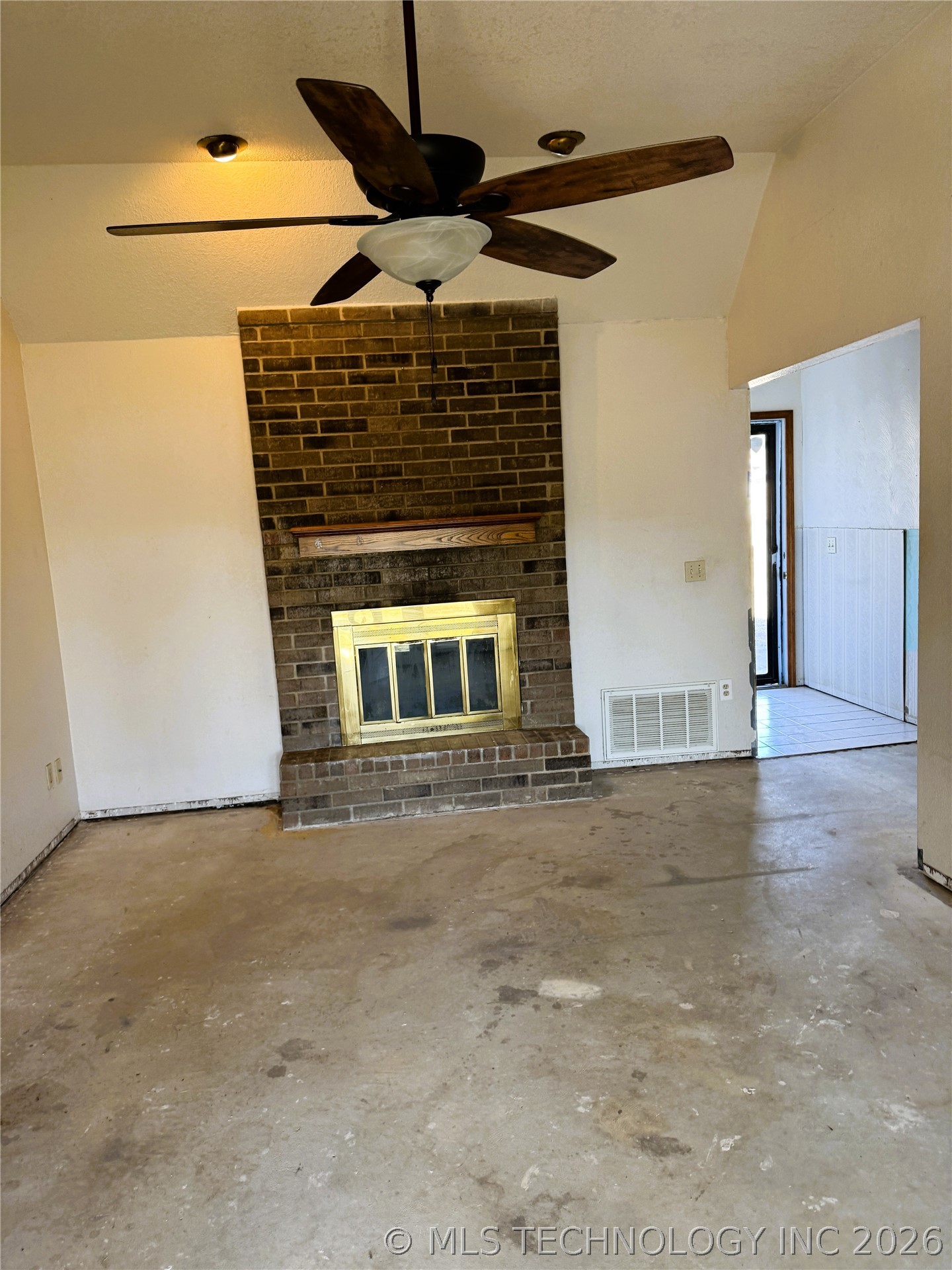 2007 Mary Avenue Property Photo 6