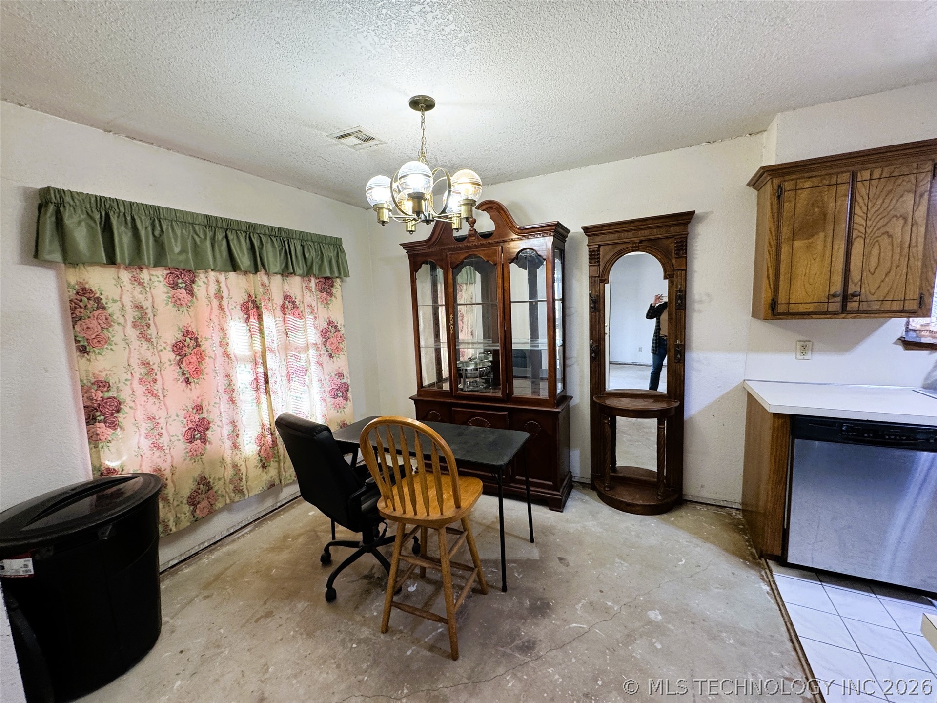 2007 Mary Avenue Property Photo 10