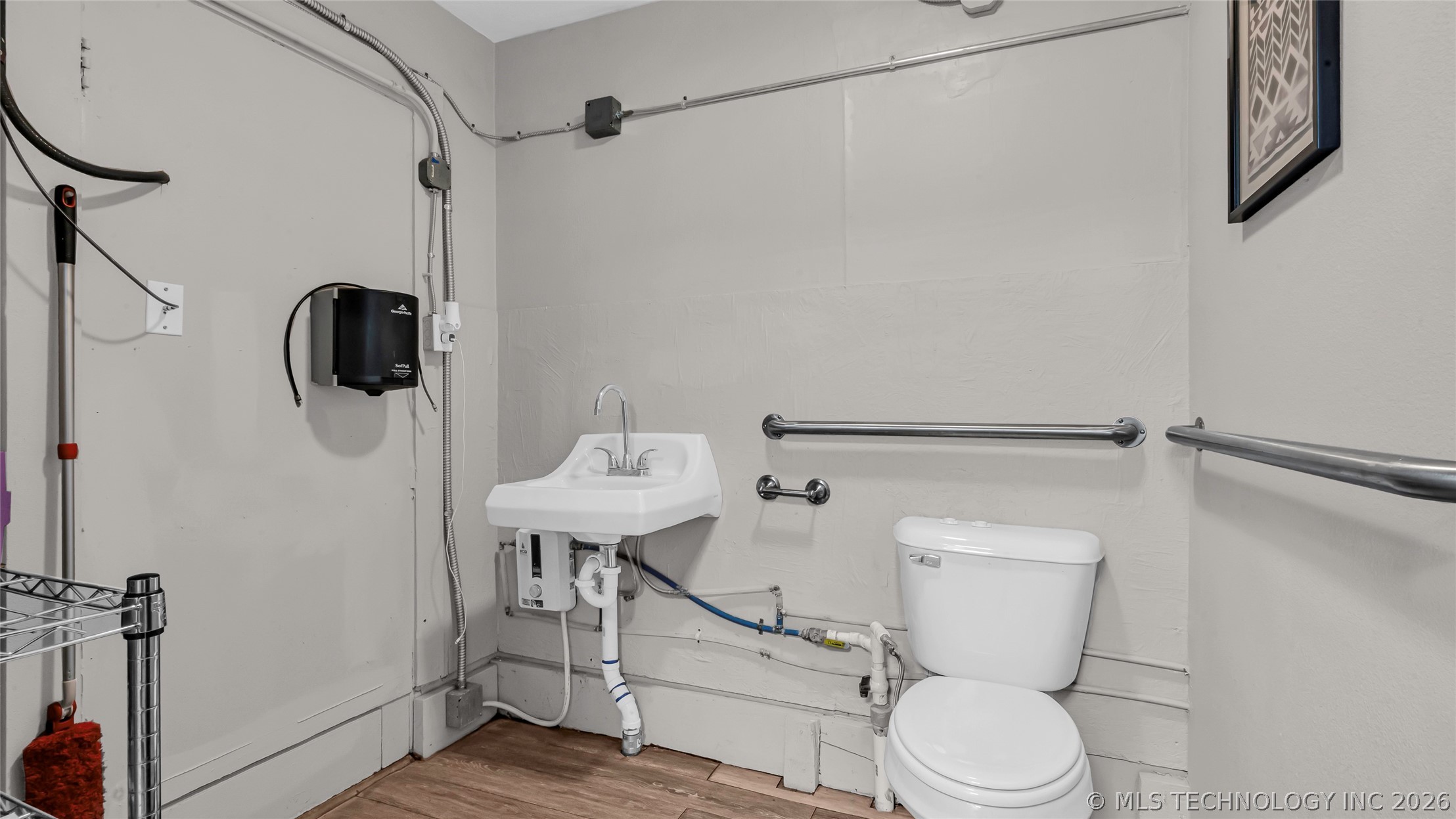 116 S Commerce Property Photo 15