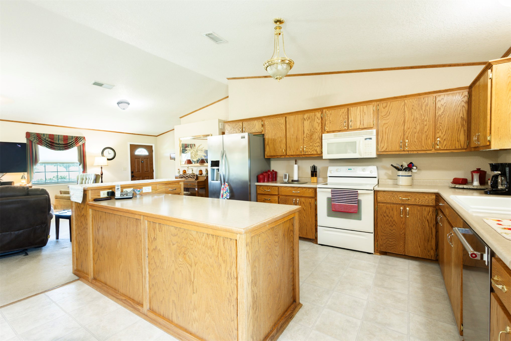 770 Lincoln Property Photo 3