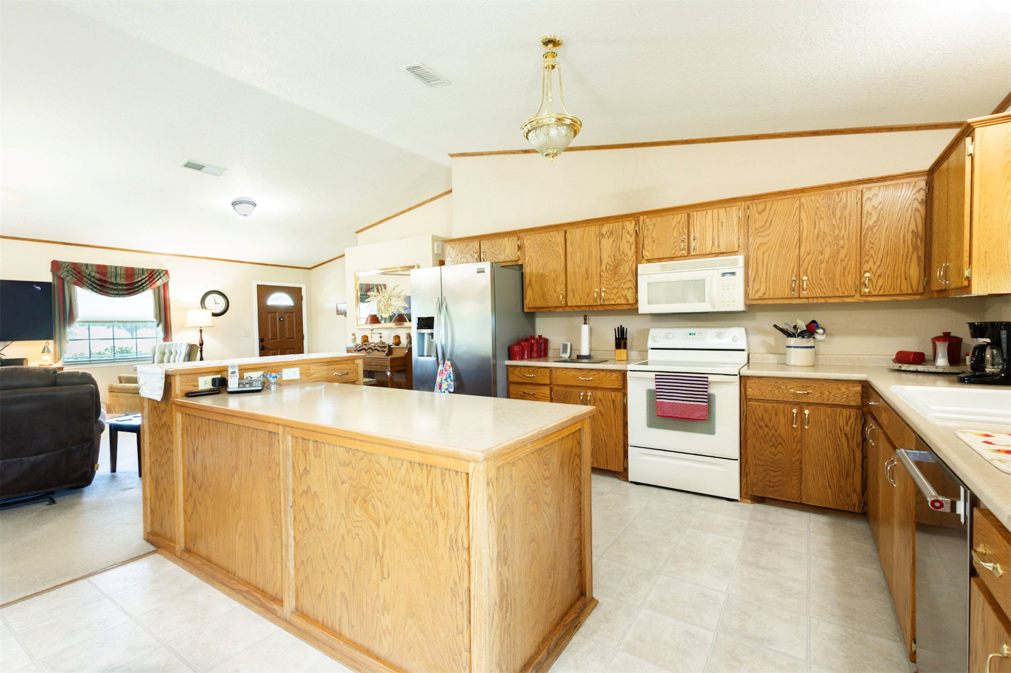 770 Lincoln Property Photo 4