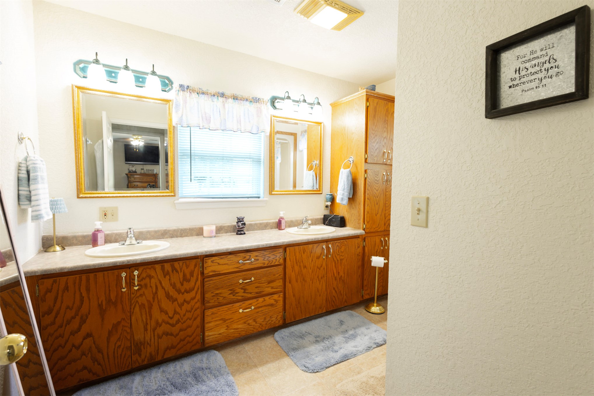 770 Lincoln Property Photo 7