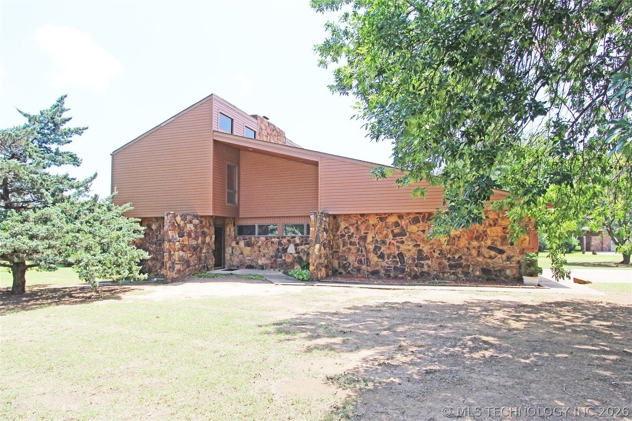 819 W Seminole Avenue Property Photo 2