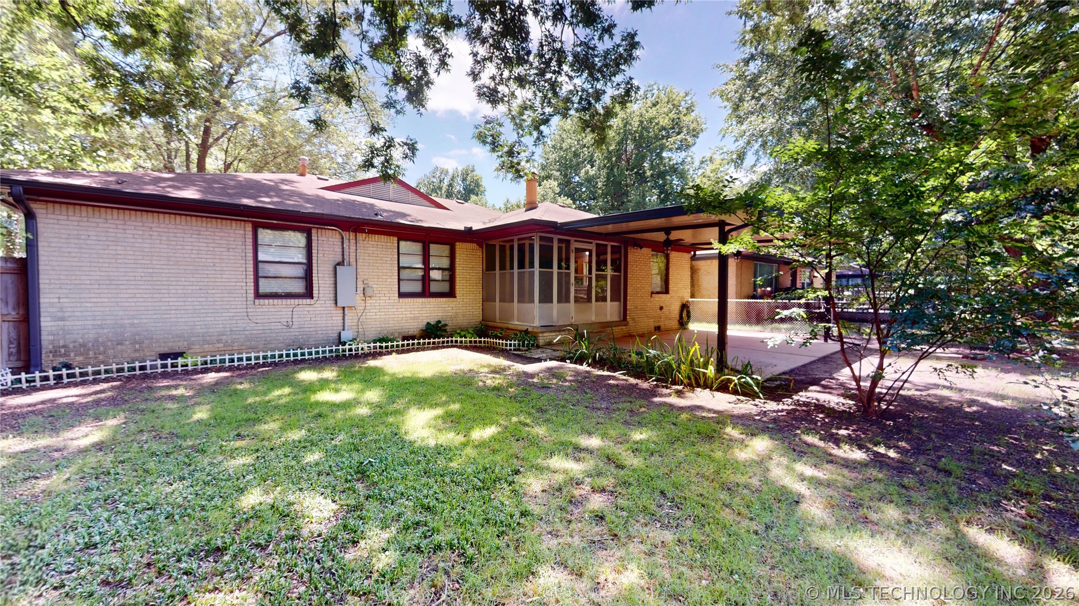 1535 E 54th Street Property Photo 3