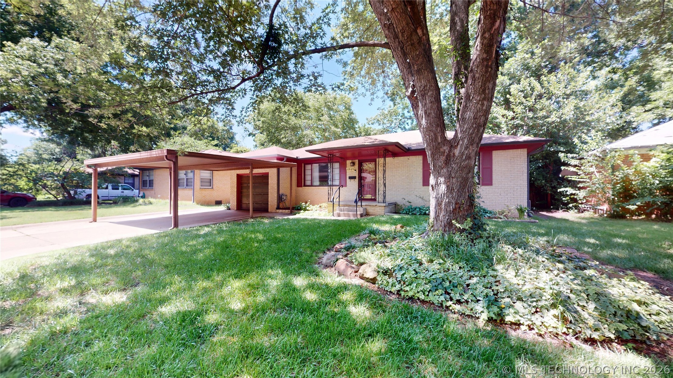 1535 E 54th Street Property Photo 4