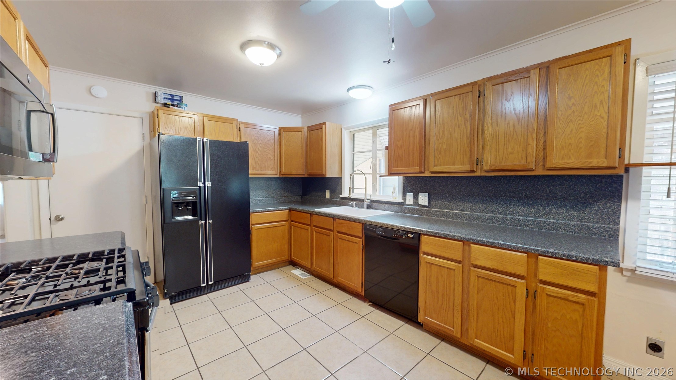 1535 E 54th Street Property Photo 7