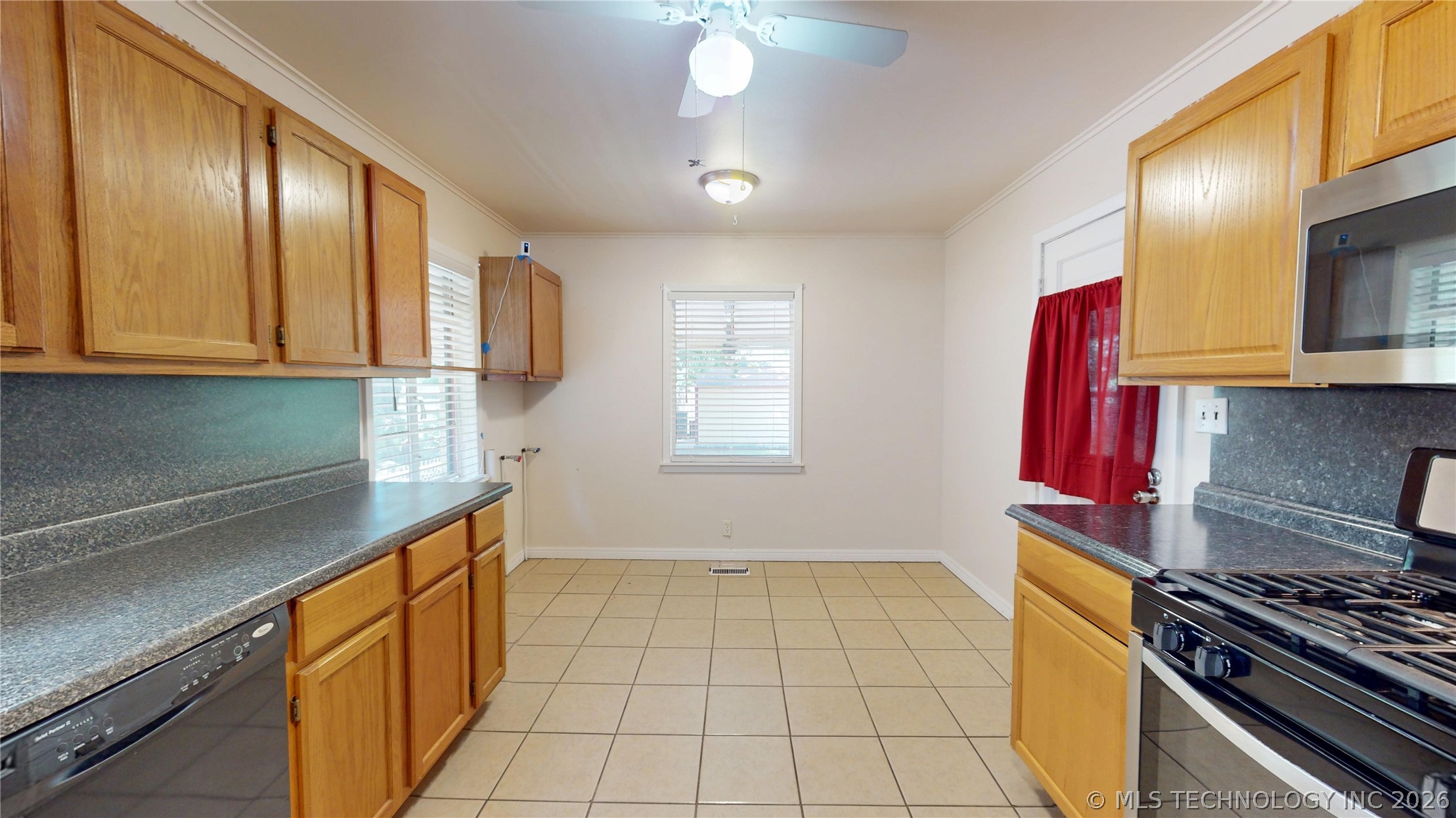 1535 E 54th Street Property Photo 12