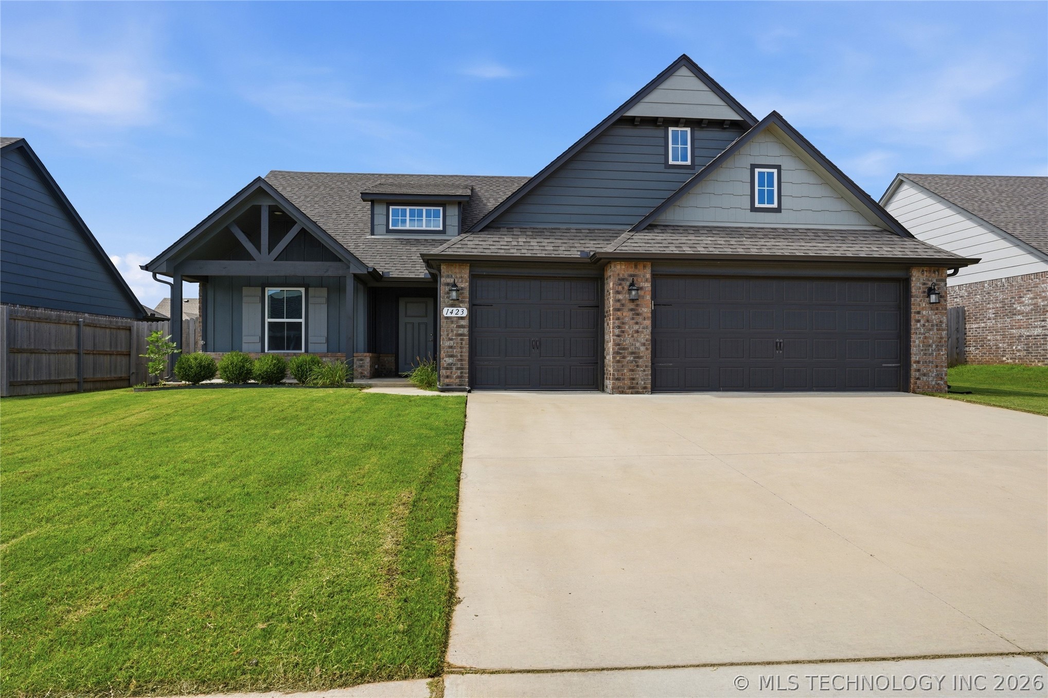 1423 E South Park Place Property Photo 1