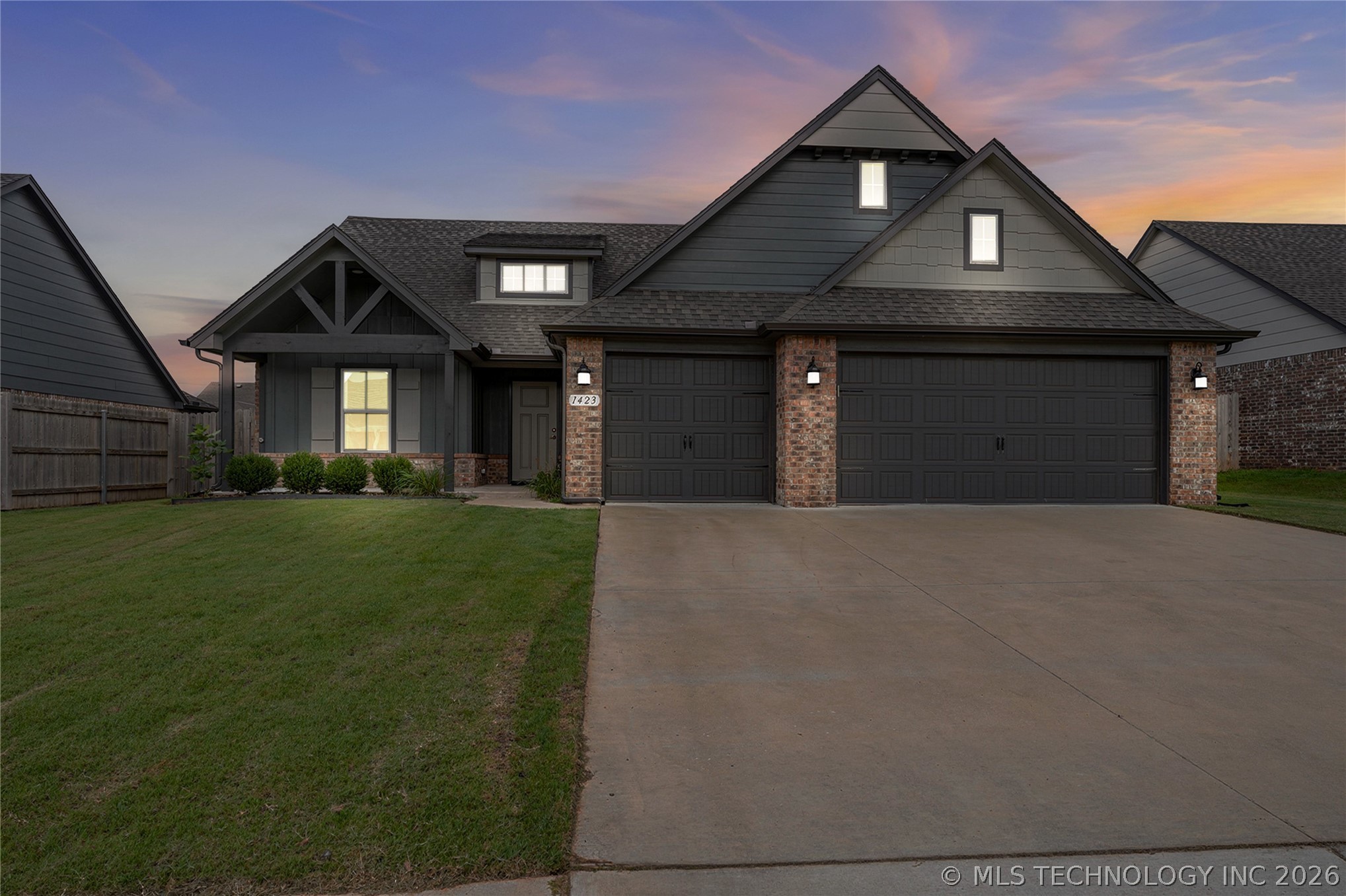 1423 E South Park Place Property Photo 2