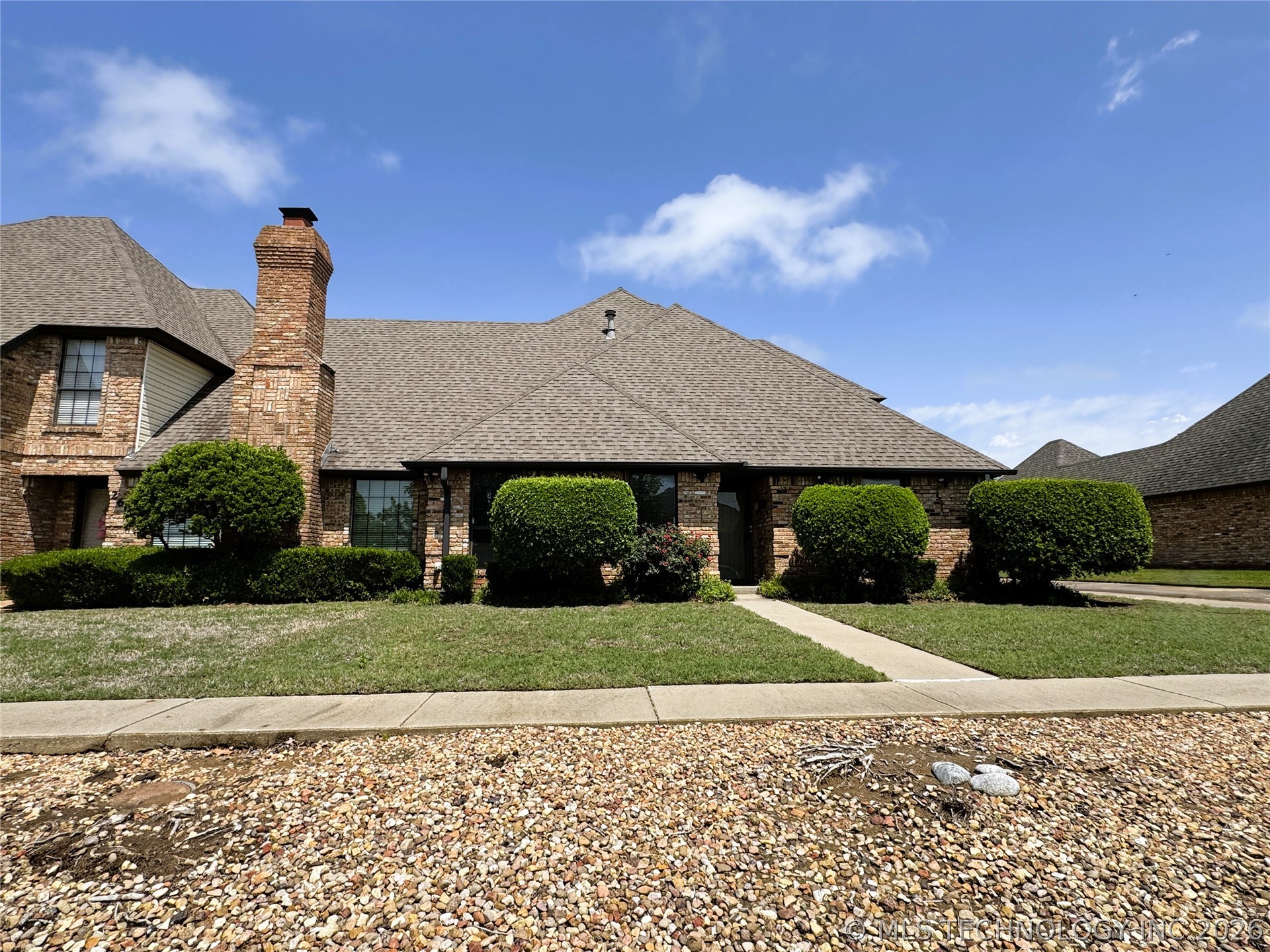 2607 Greenbriar Property Photo 2