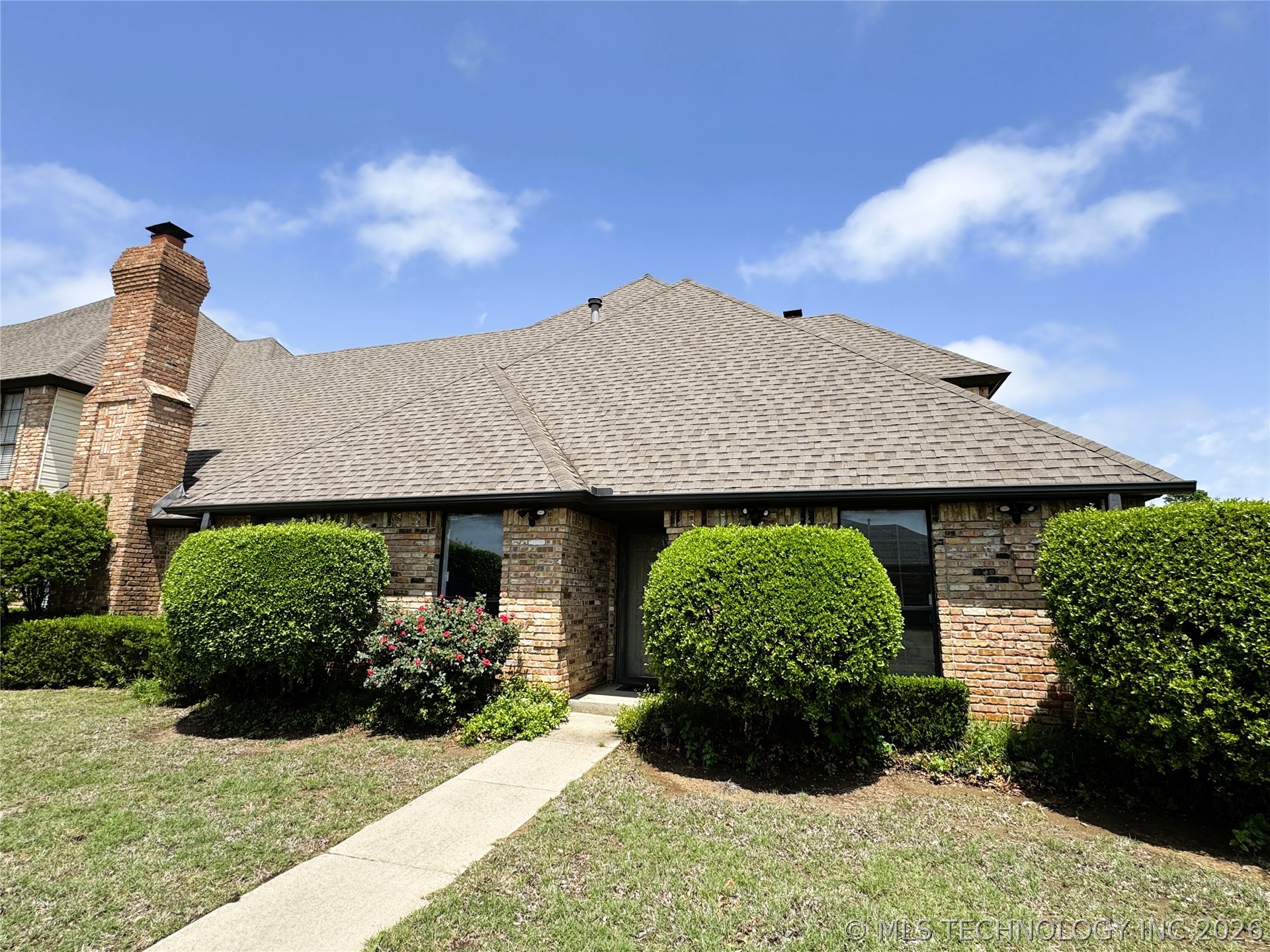 2607 Greenbriar Property Photo 3