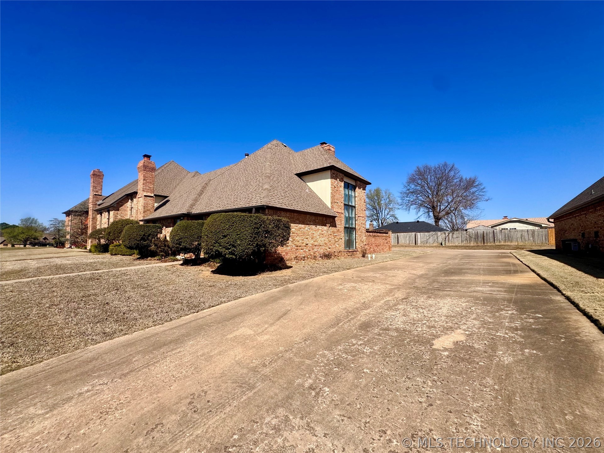 2607 Greenbriar Property Photo 4