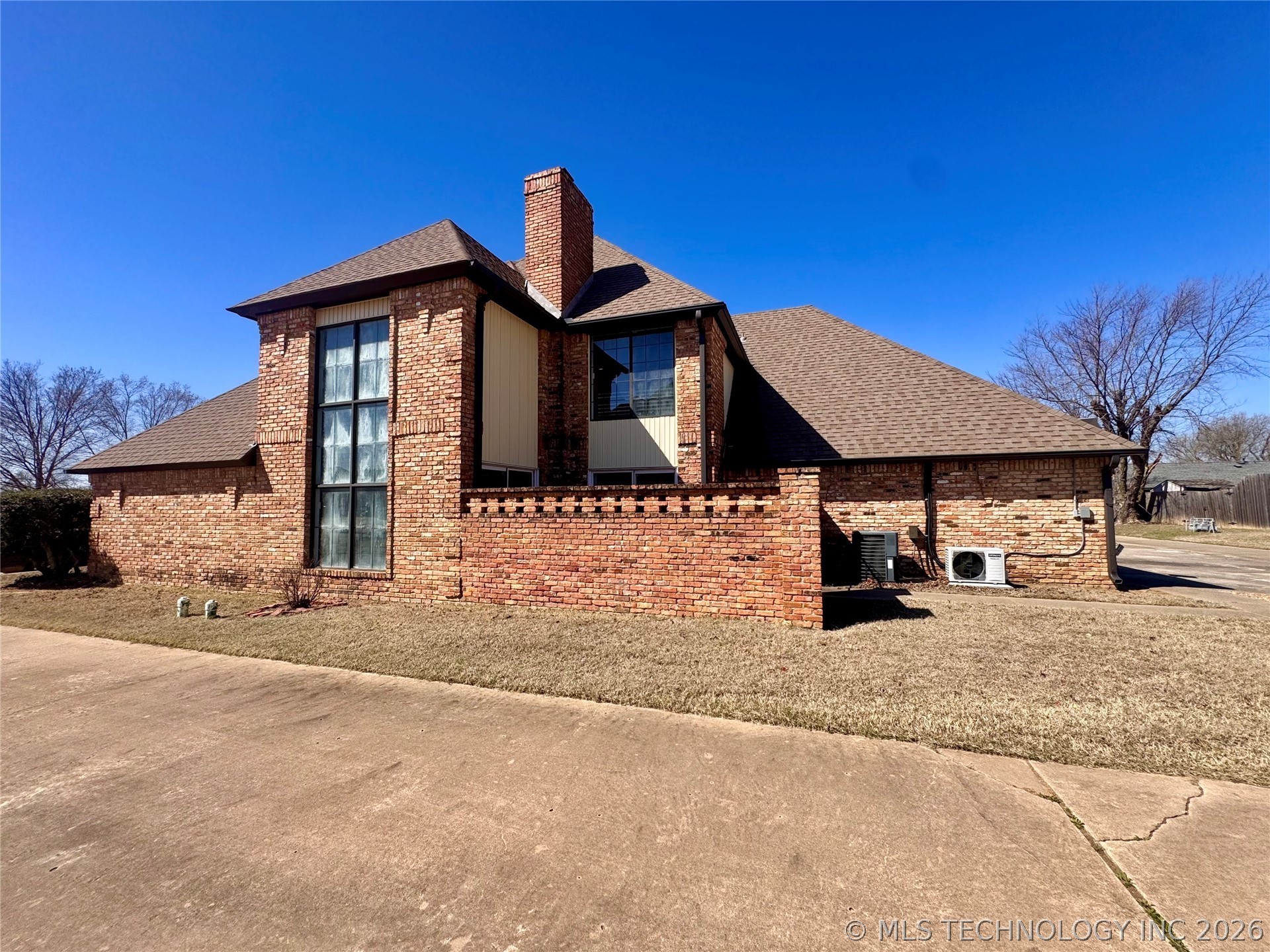 2607 Greenbriar Property Photo 5