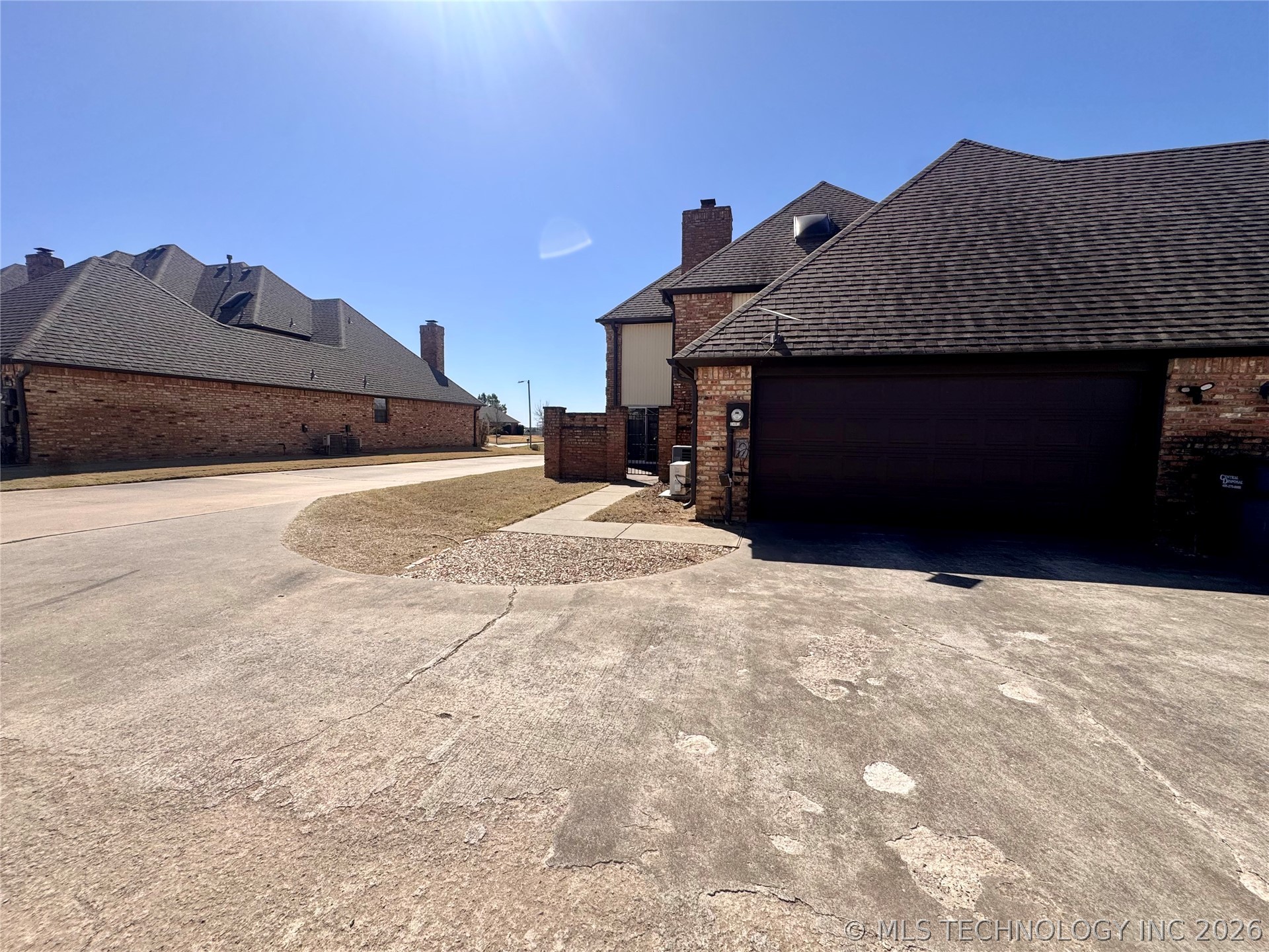2607 Greenbriar Property Photo 6