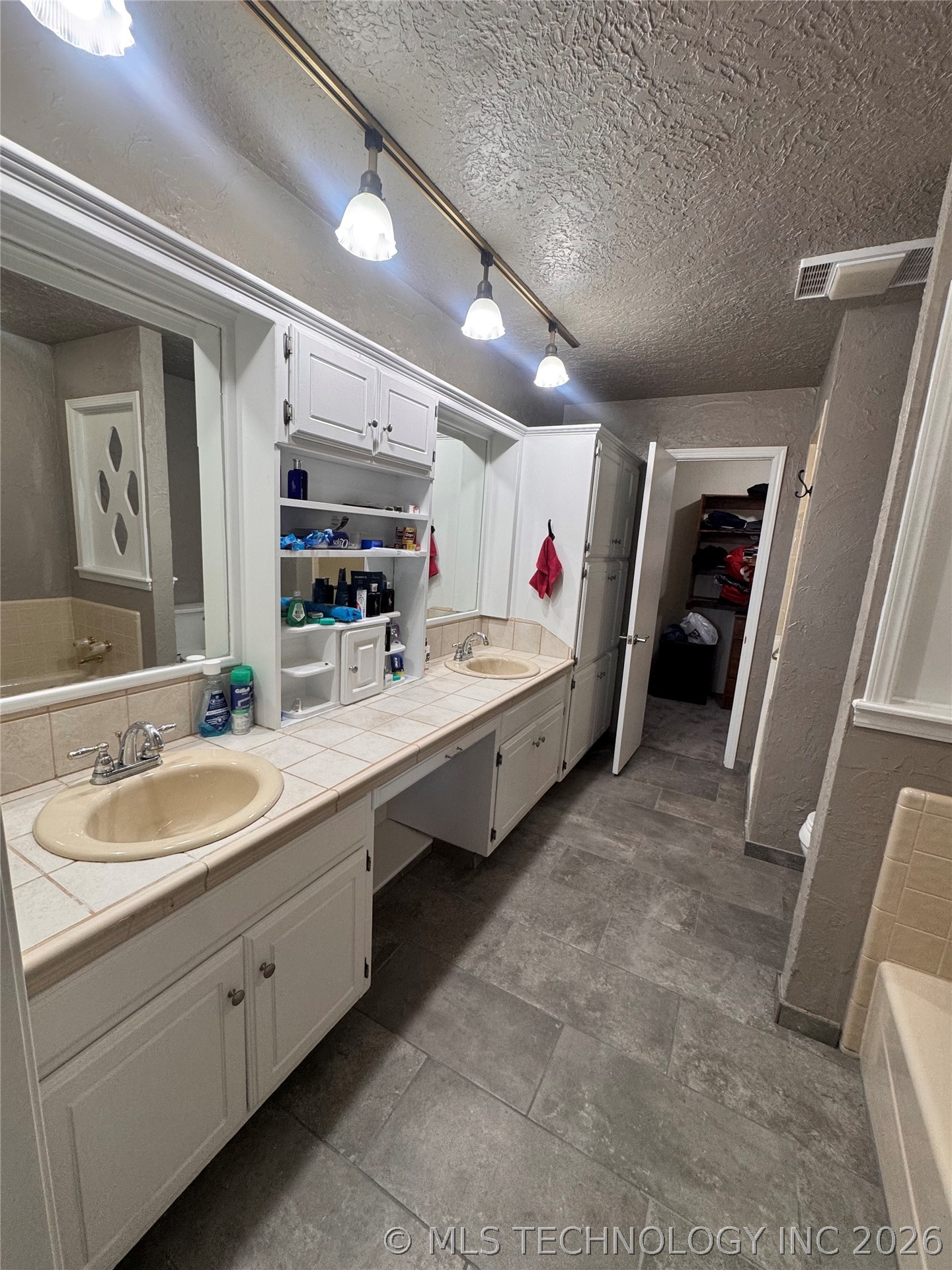 2607 Greenbriar Property Photo 20