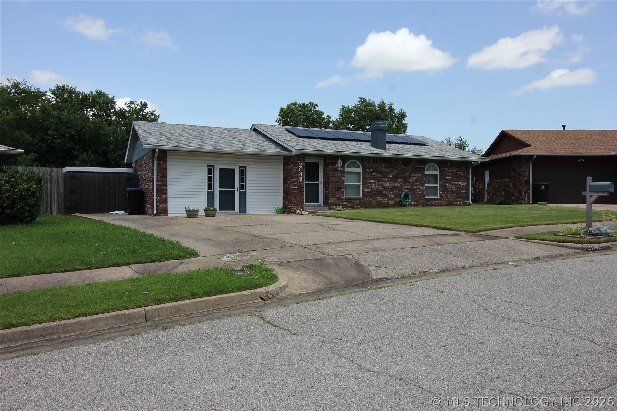 2042 W Toledo Street