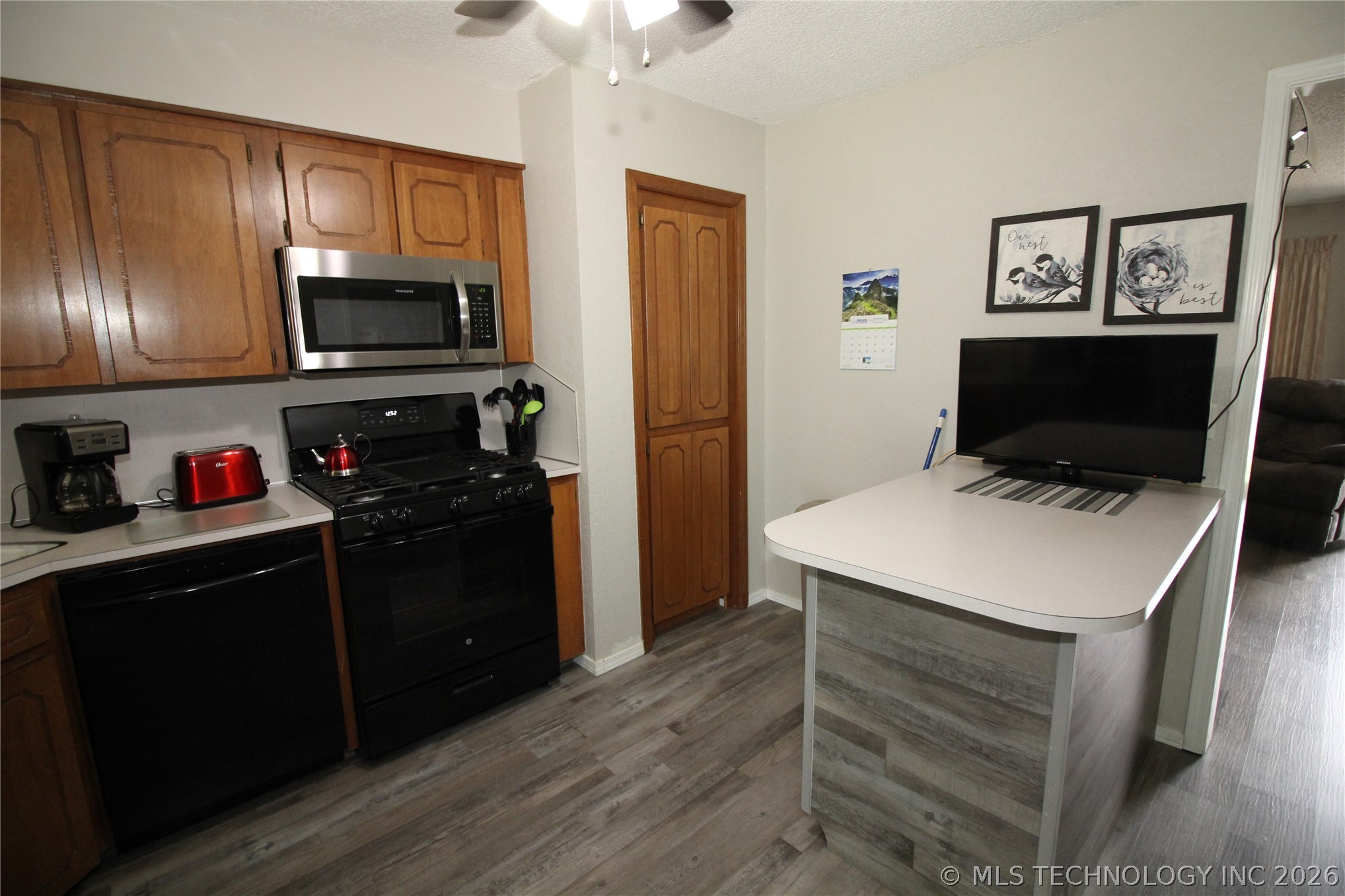 2042 W Toledo Street Property Photo 8