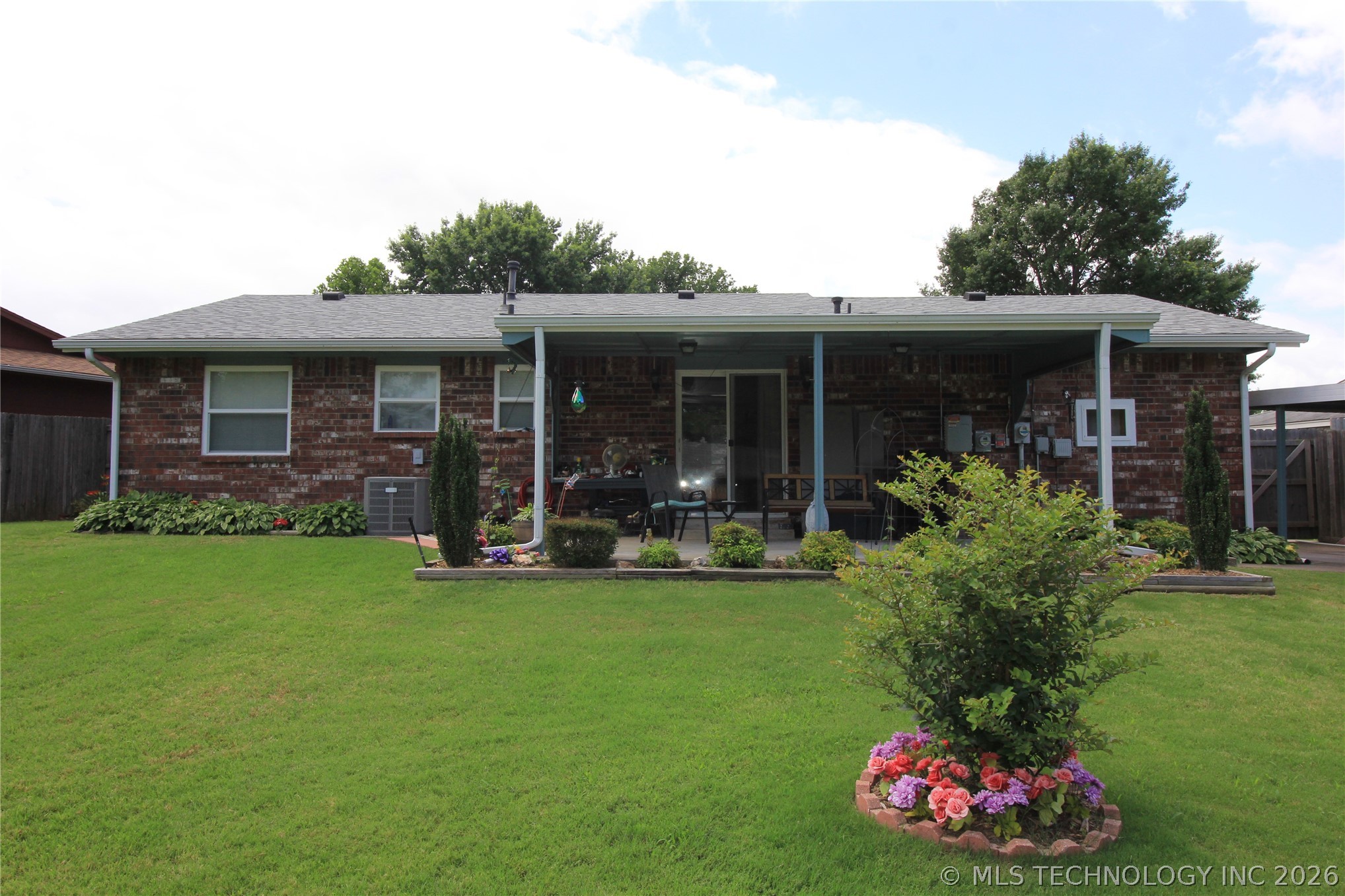 2042 W Toledo Street Property Photo 10