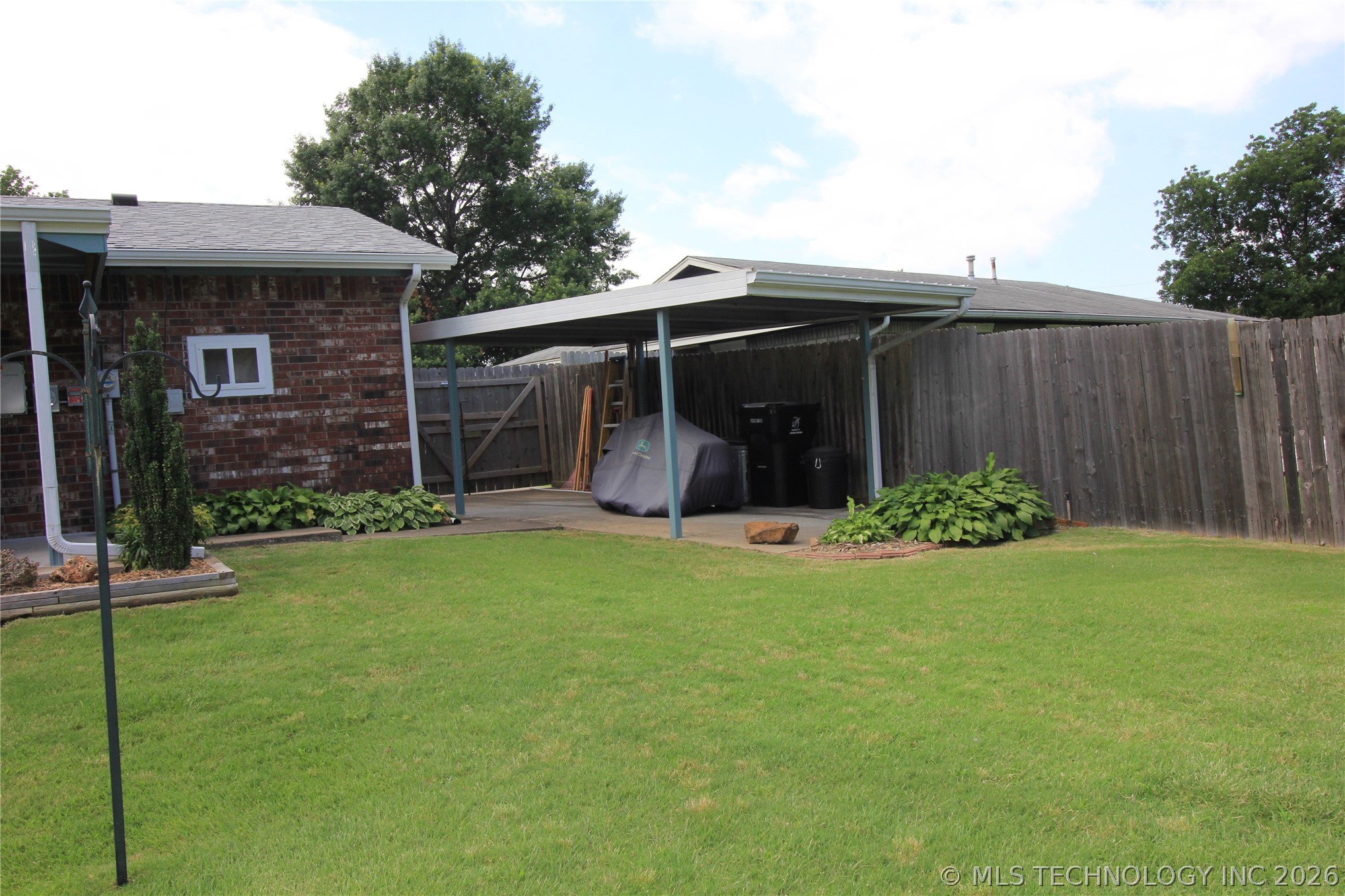 2042 W Toledo Street Property Photo 11
