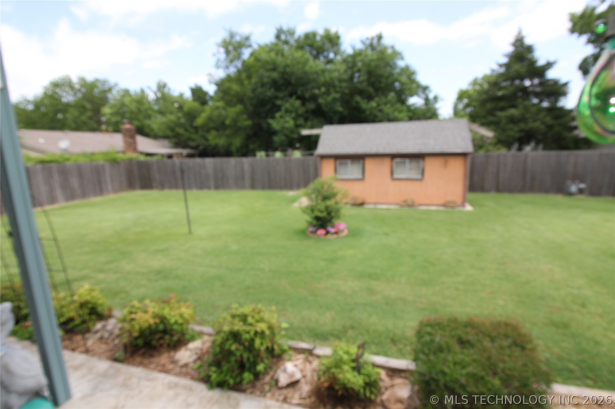 2042 W Toledo Street Property Photo 12