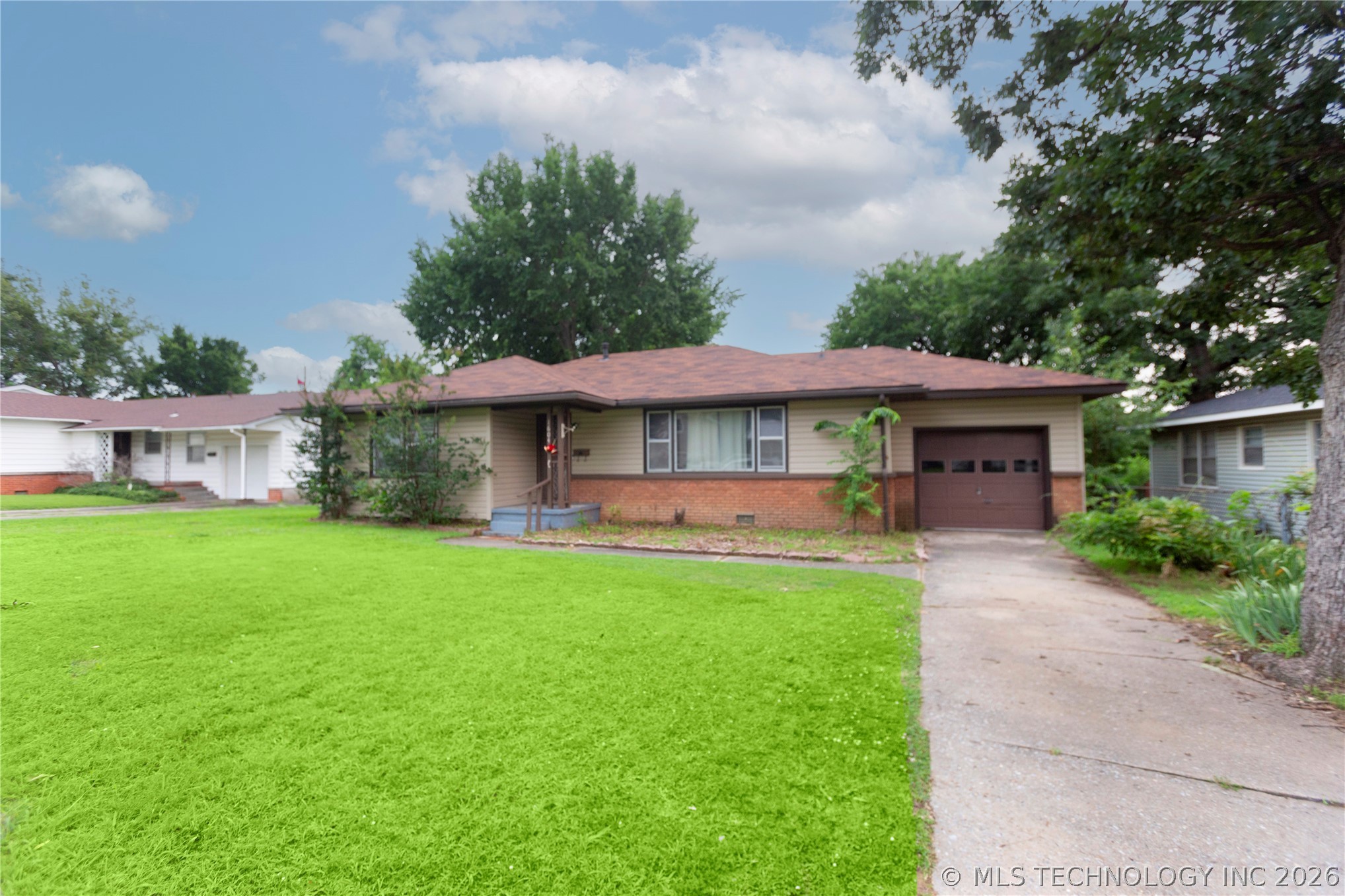 1604 E Osage Avenue Property Photo 1