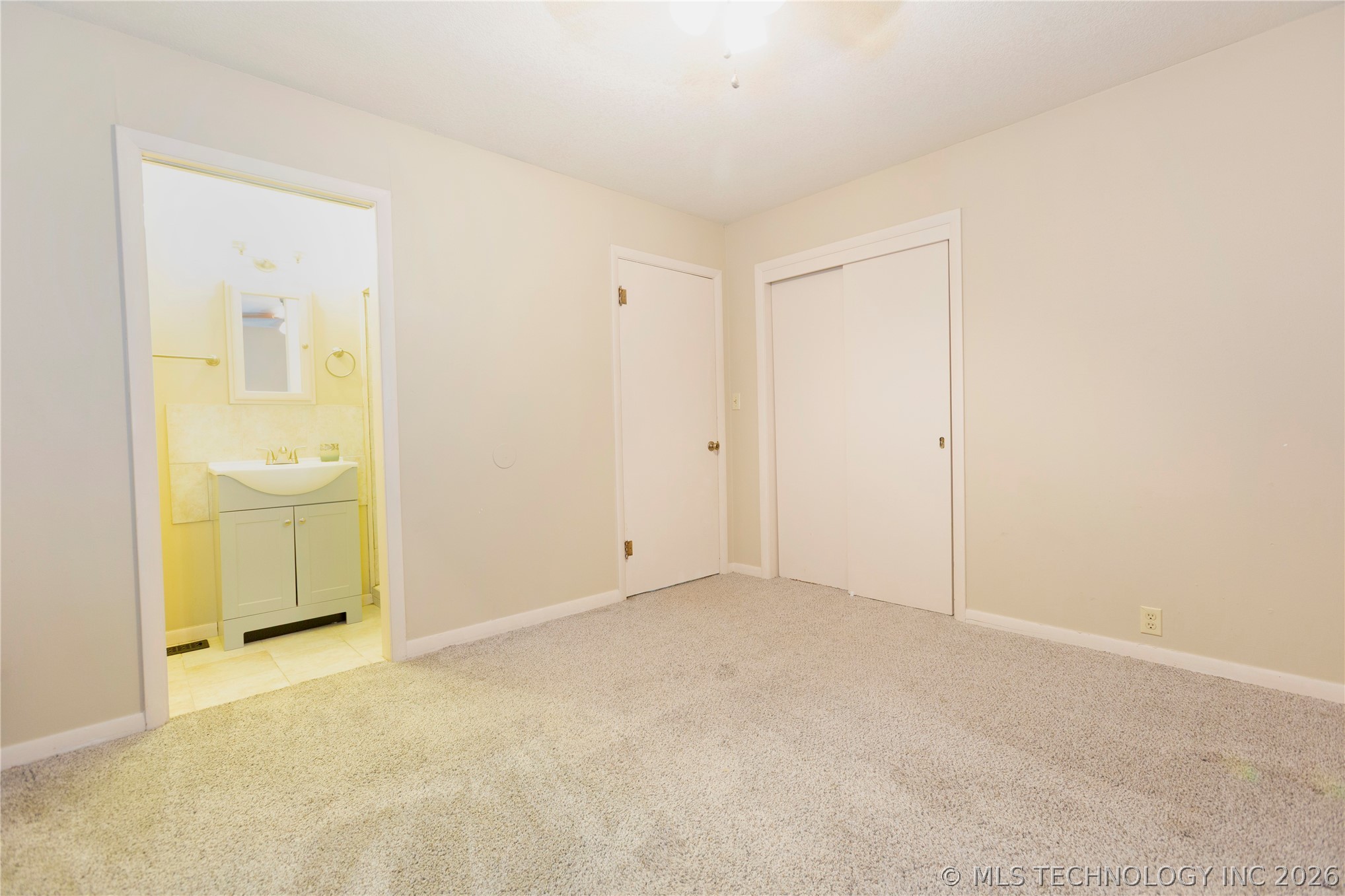 1604 E Osage Avenue Property Photo 10