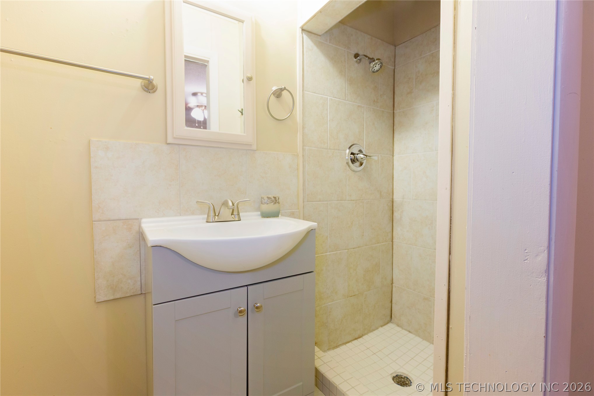 1604 E Osage Avenue Property Photo 12