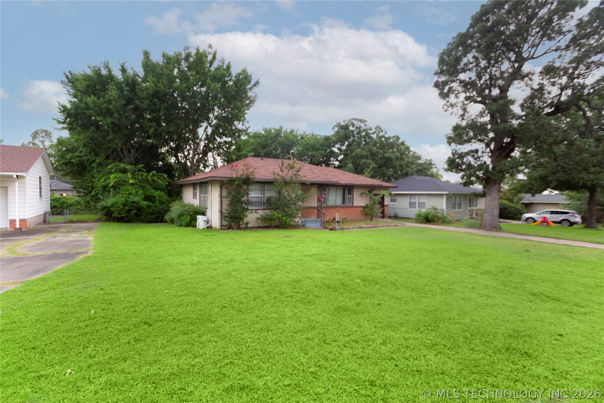 1604 E Osage Avenue Property Photo 22